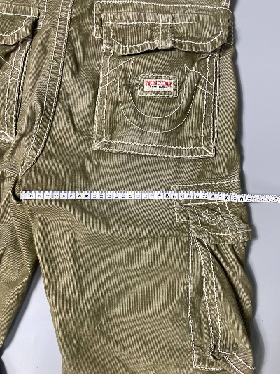 TRUE RELIGION CARGO SHORTS (33)