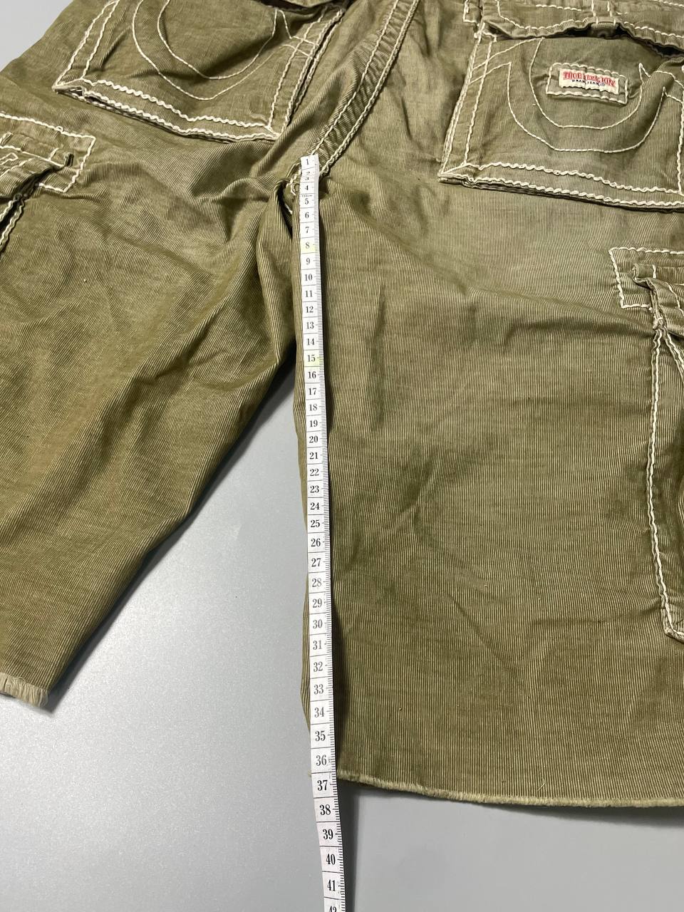 TRUE RELIGION CARGO SHORTS (33)