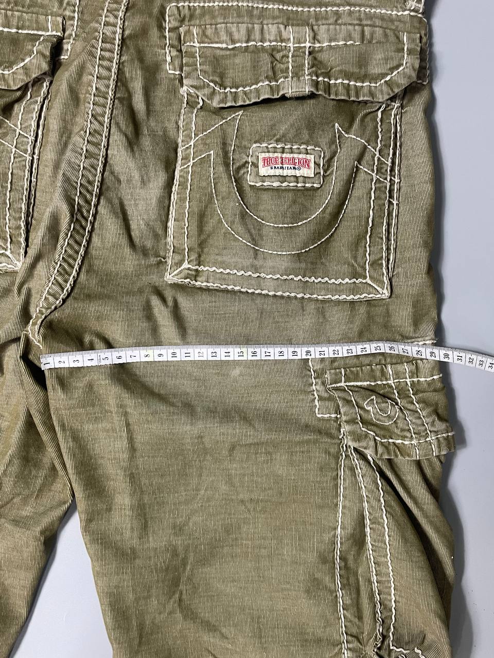 TRUE RELIGION CARGO SHORTS (33)
