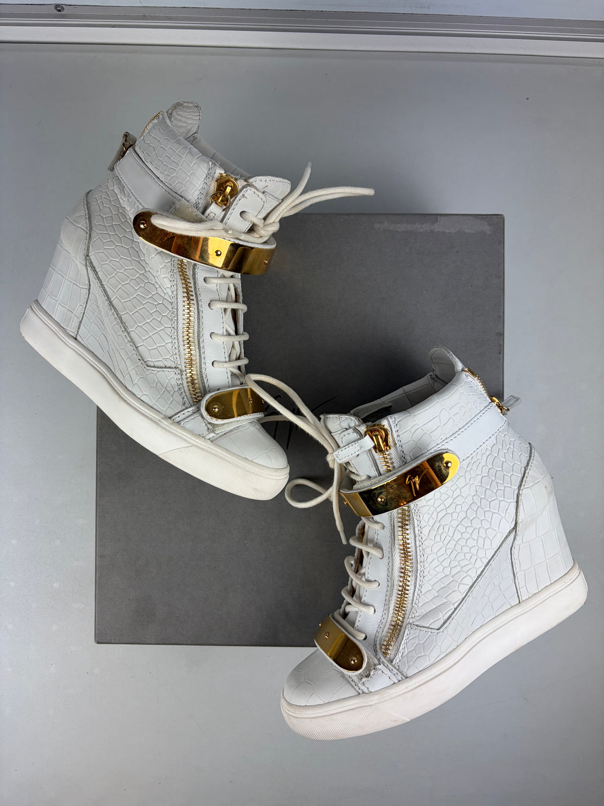 Giuseppe Zanotti white croc-embossed leather wedge sneakers - eu 37.5 / us 7.5 / uk 4.5