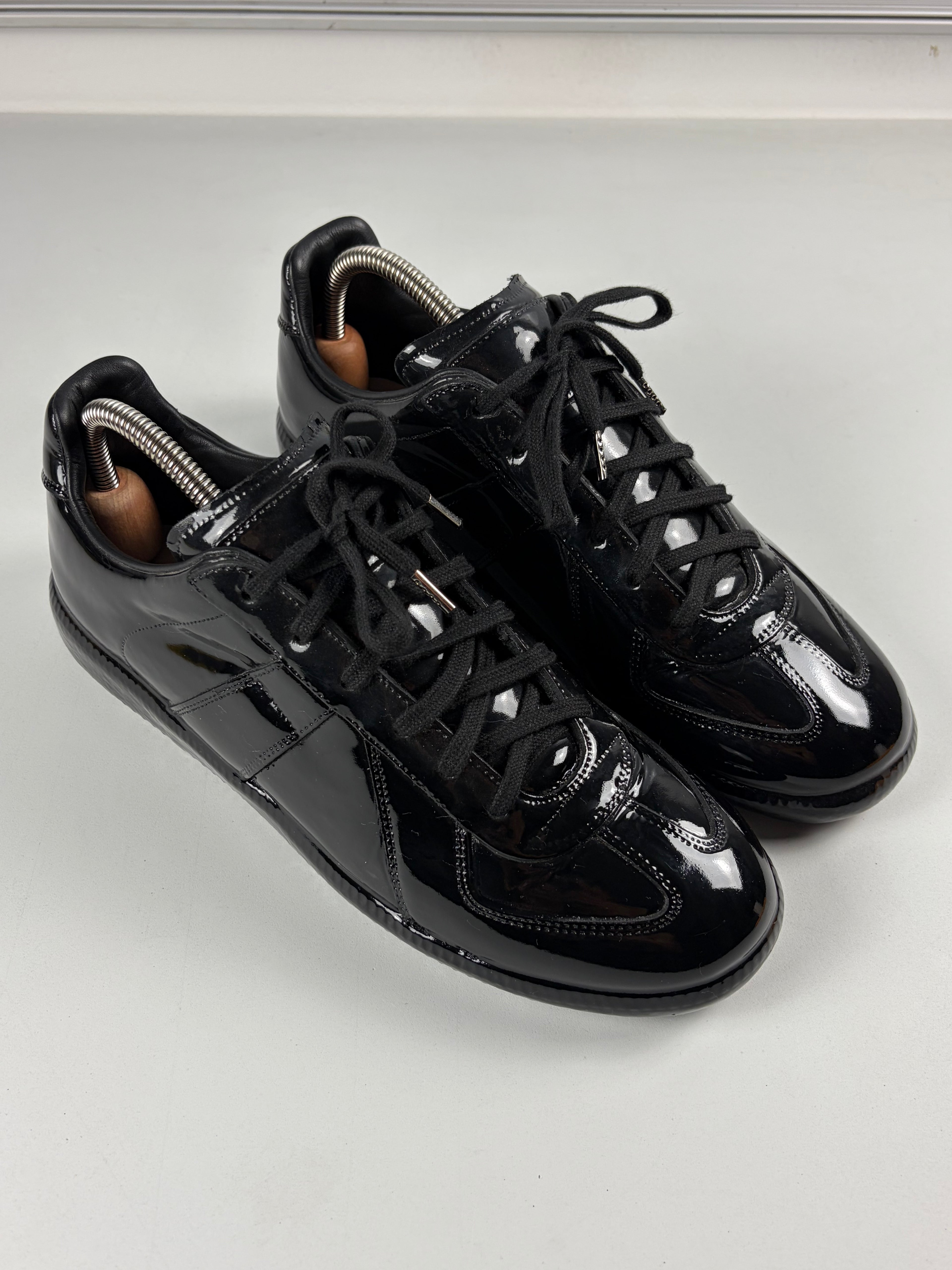 Maison Margiela patent leather low gats - eu 41 / us 8 - black