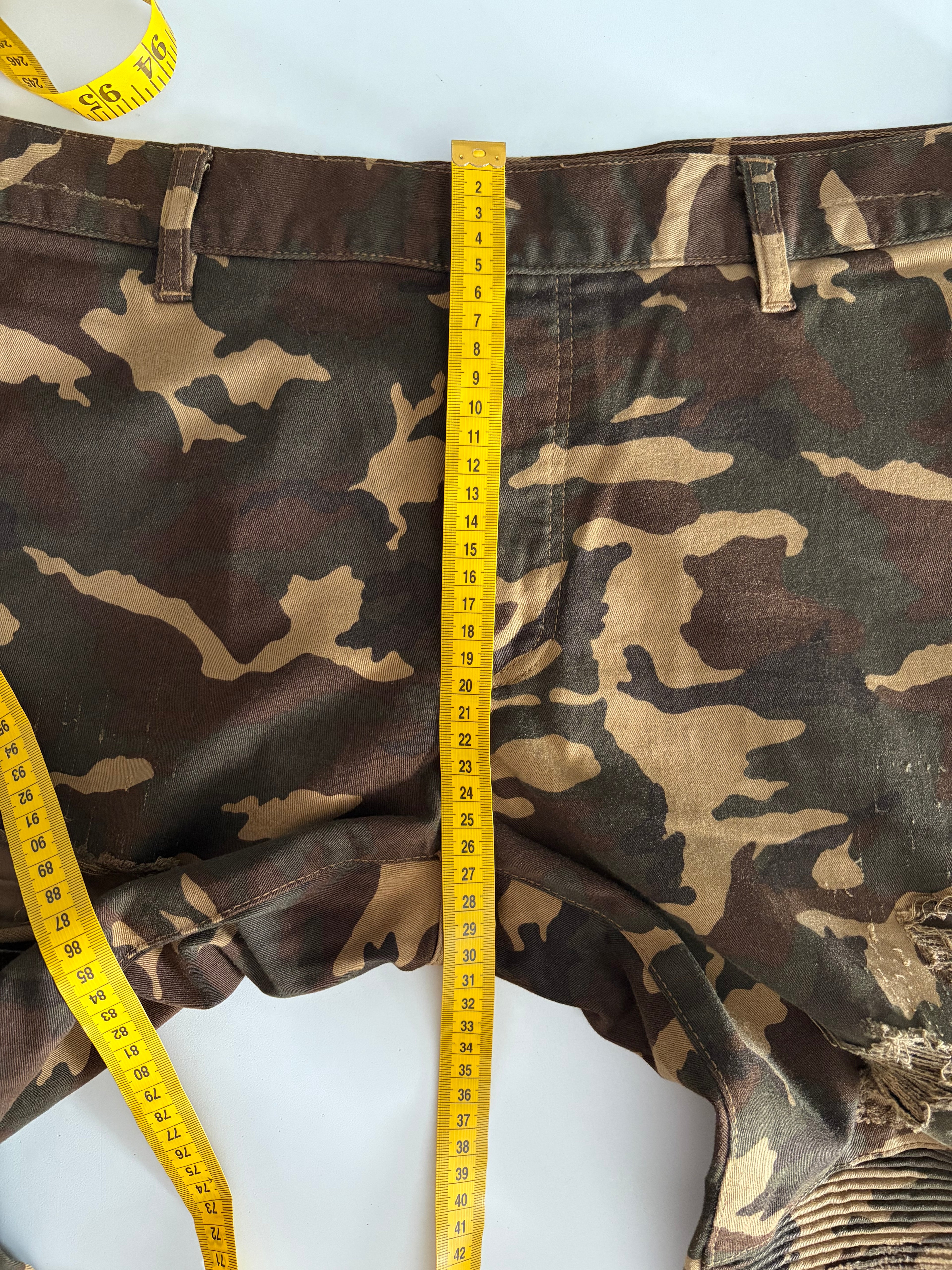 BALMAIN distressed camo biker denim - 34