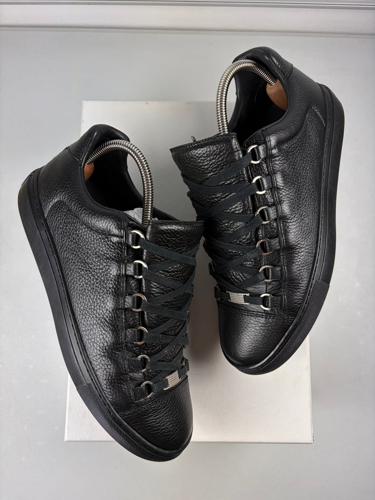 Balenciaga arena low - eu 41 / us 8 / uk 7.5 - black