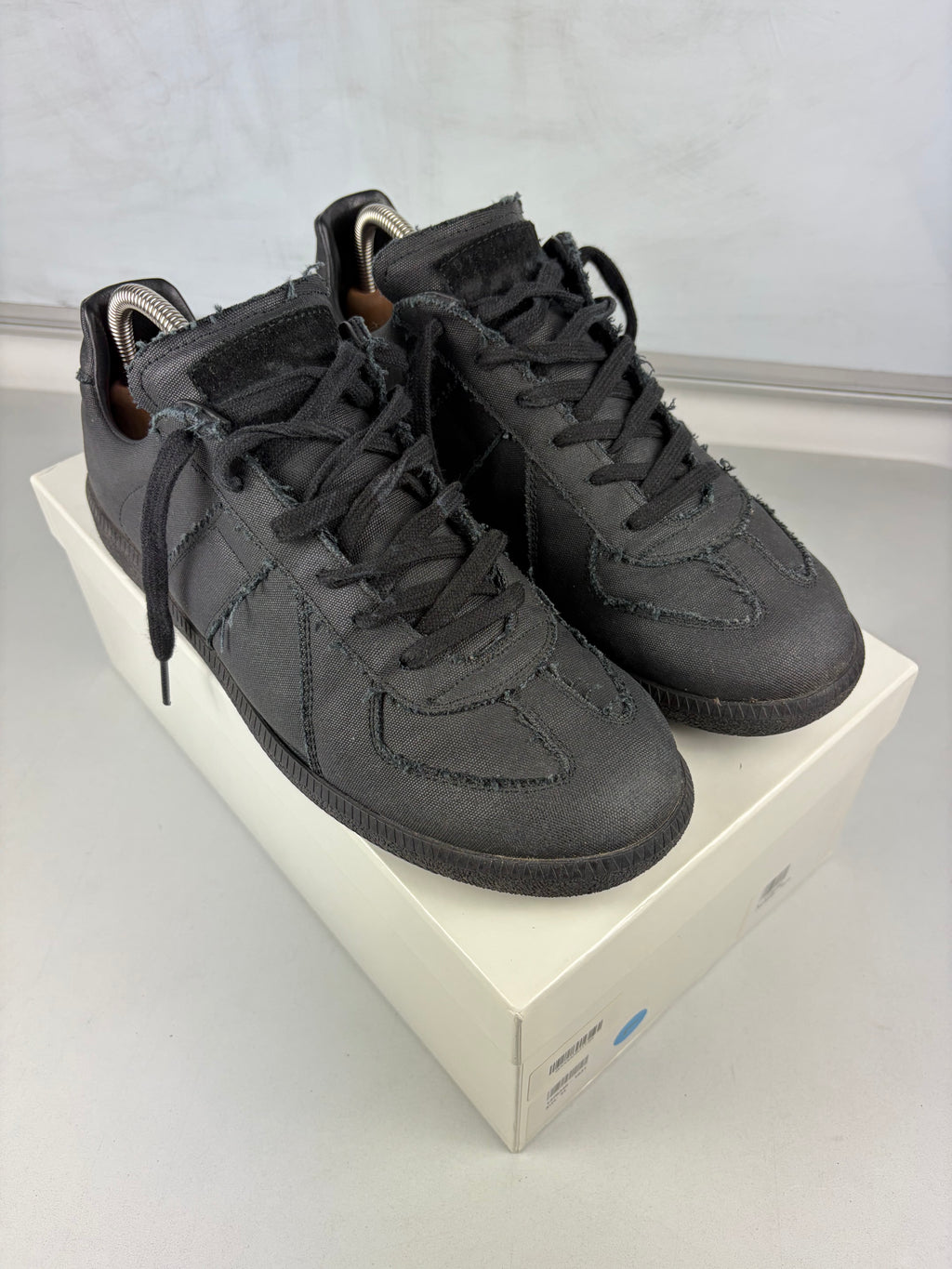 Maison Margiela Replica Distressed Coated-Canvas gats - eu44/us11/uk10.5