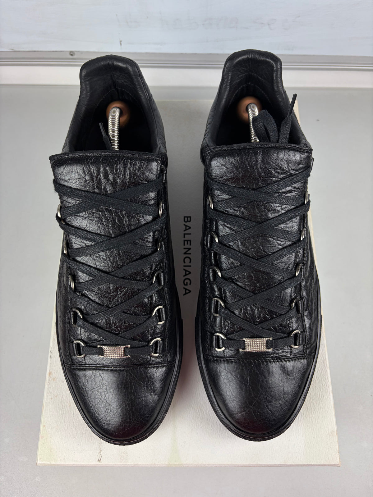 Balenciaga arena low grained leather - eu 44 / us 11 / uk 10 - black