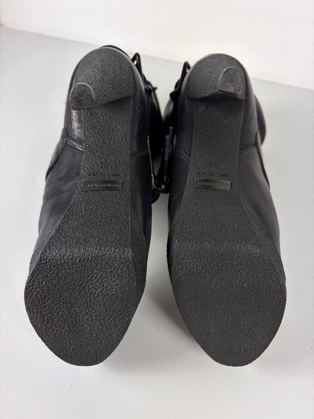 Burberry aviator fur boots - size 41 - black