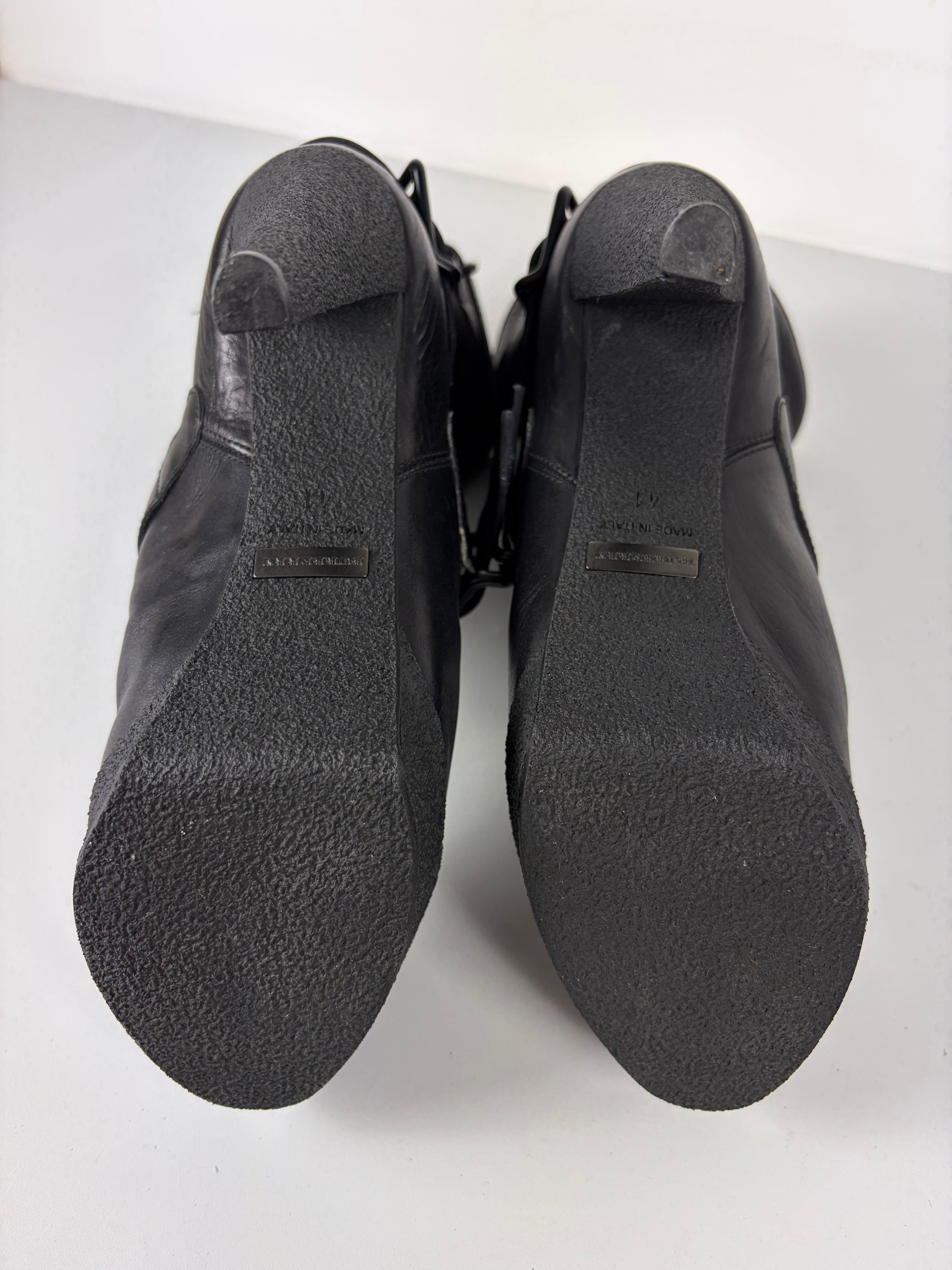 Burberry aviator fur boots - size 41 - black