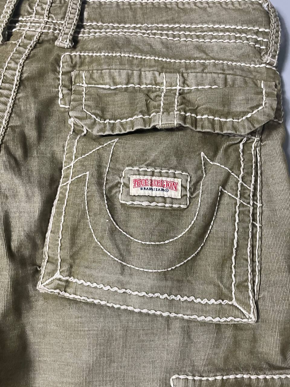 TRUE RELIGION CARGO SHORTS (33)