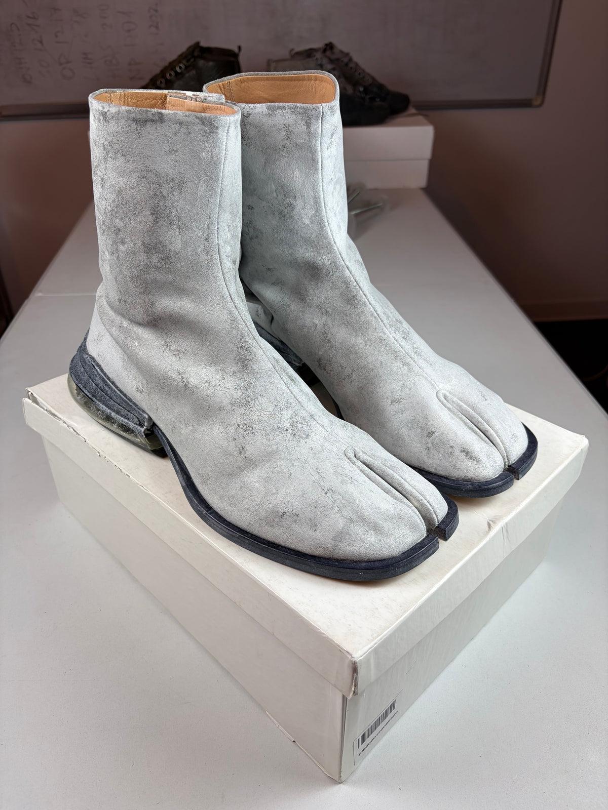 Maison Margiela Tabi Airbag painted leather boots - eu 44 / us 11 / uk 10 - grey - brand new