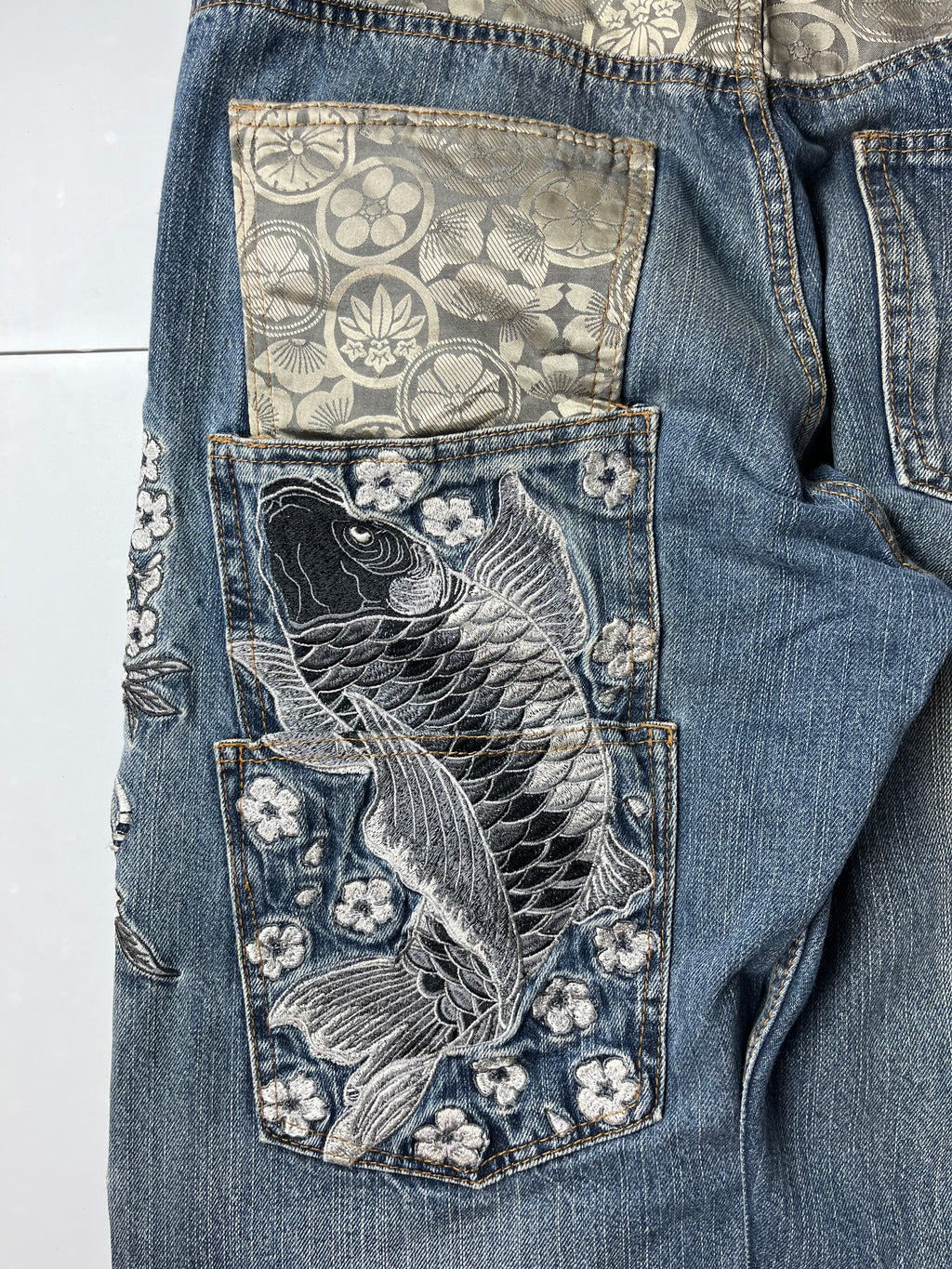 Japanese Embroidered jeans (w32)
