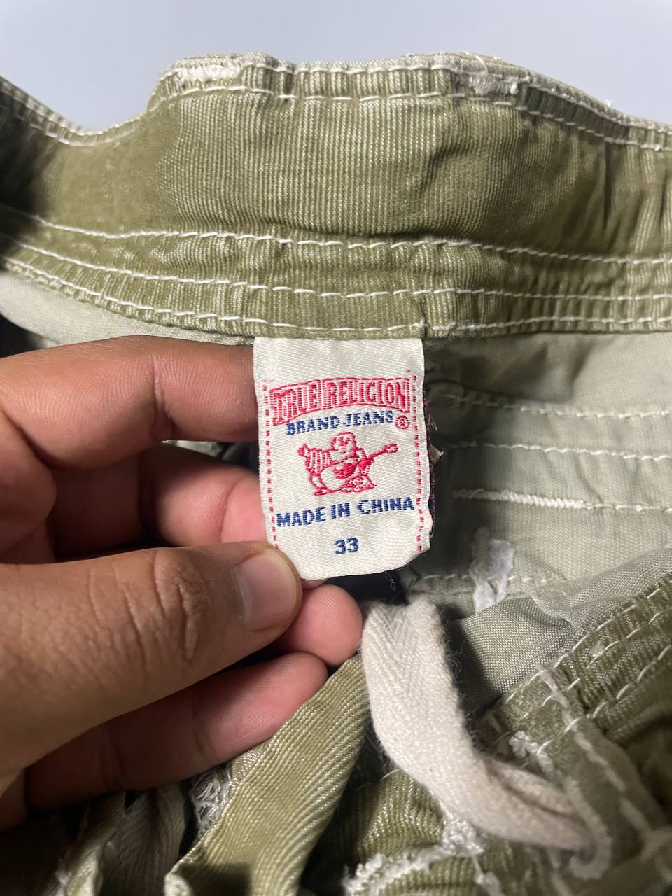 TRUE RELIGION CARGO SHORTS (33)