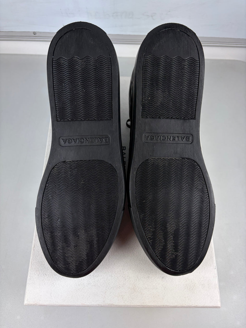 Balenciaga arena low - eu 41 / us 8 / uk 7 - black