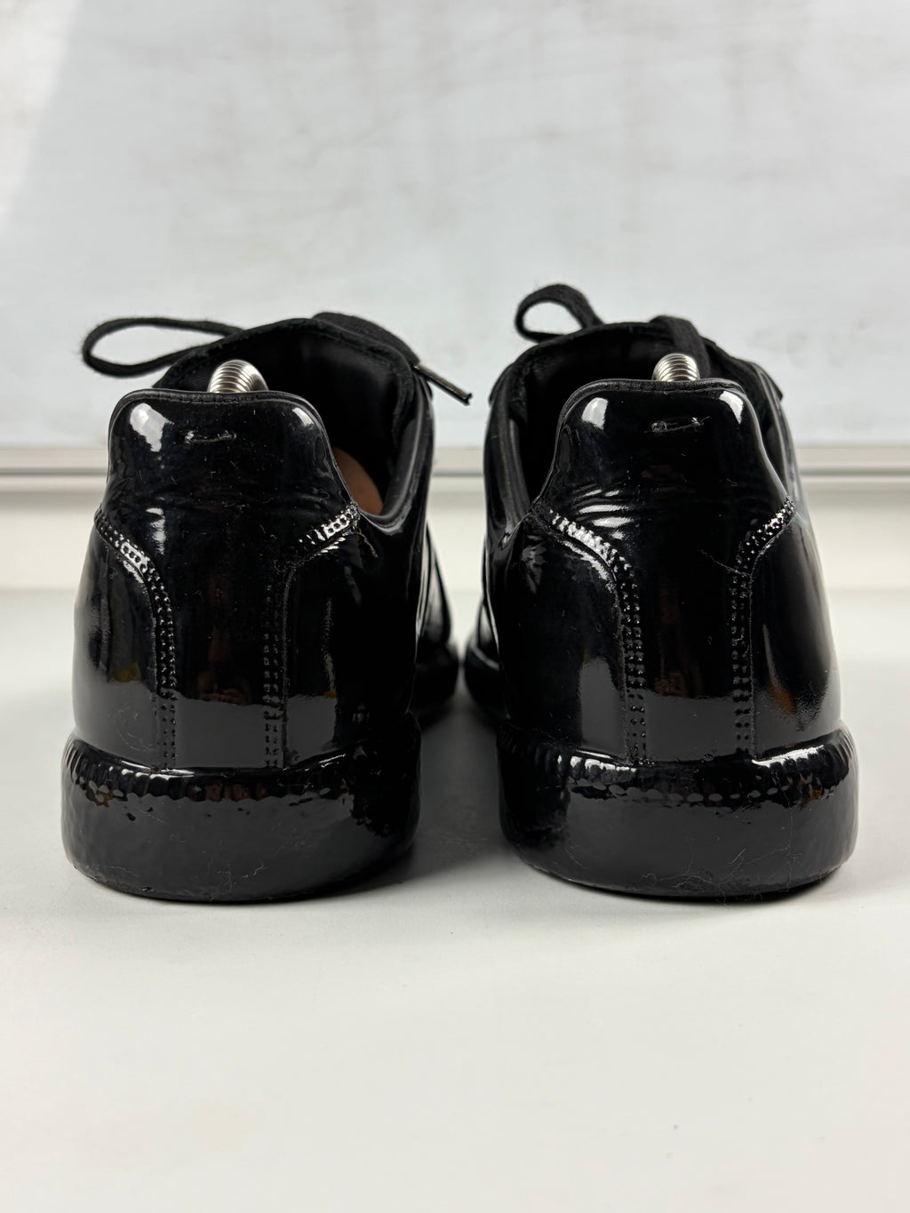Maison Margiela patent leather low gats - eu 41 / us 8 - black