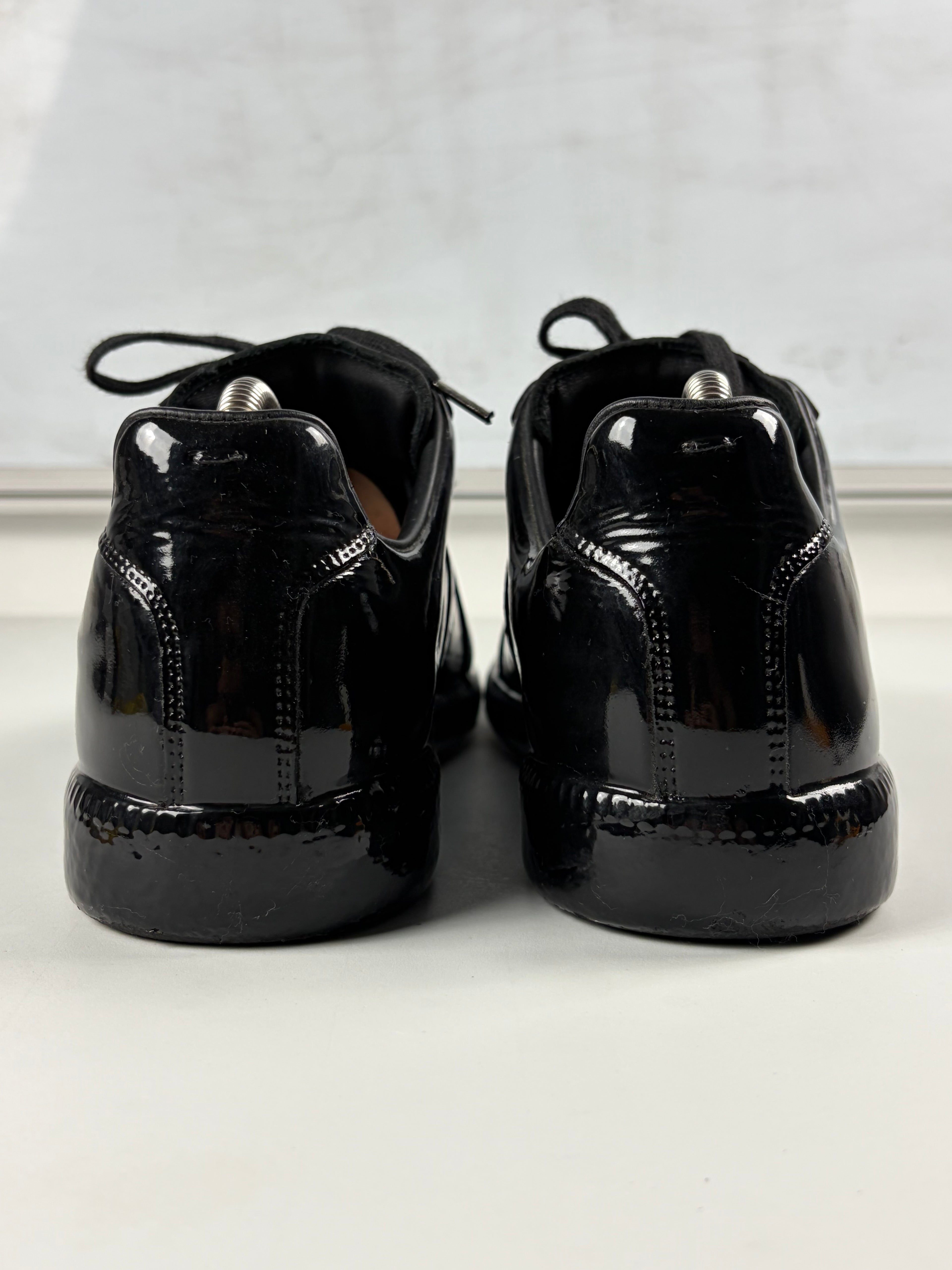 Maison Margiela patent leather low gats - eu 41 / us 8 - black