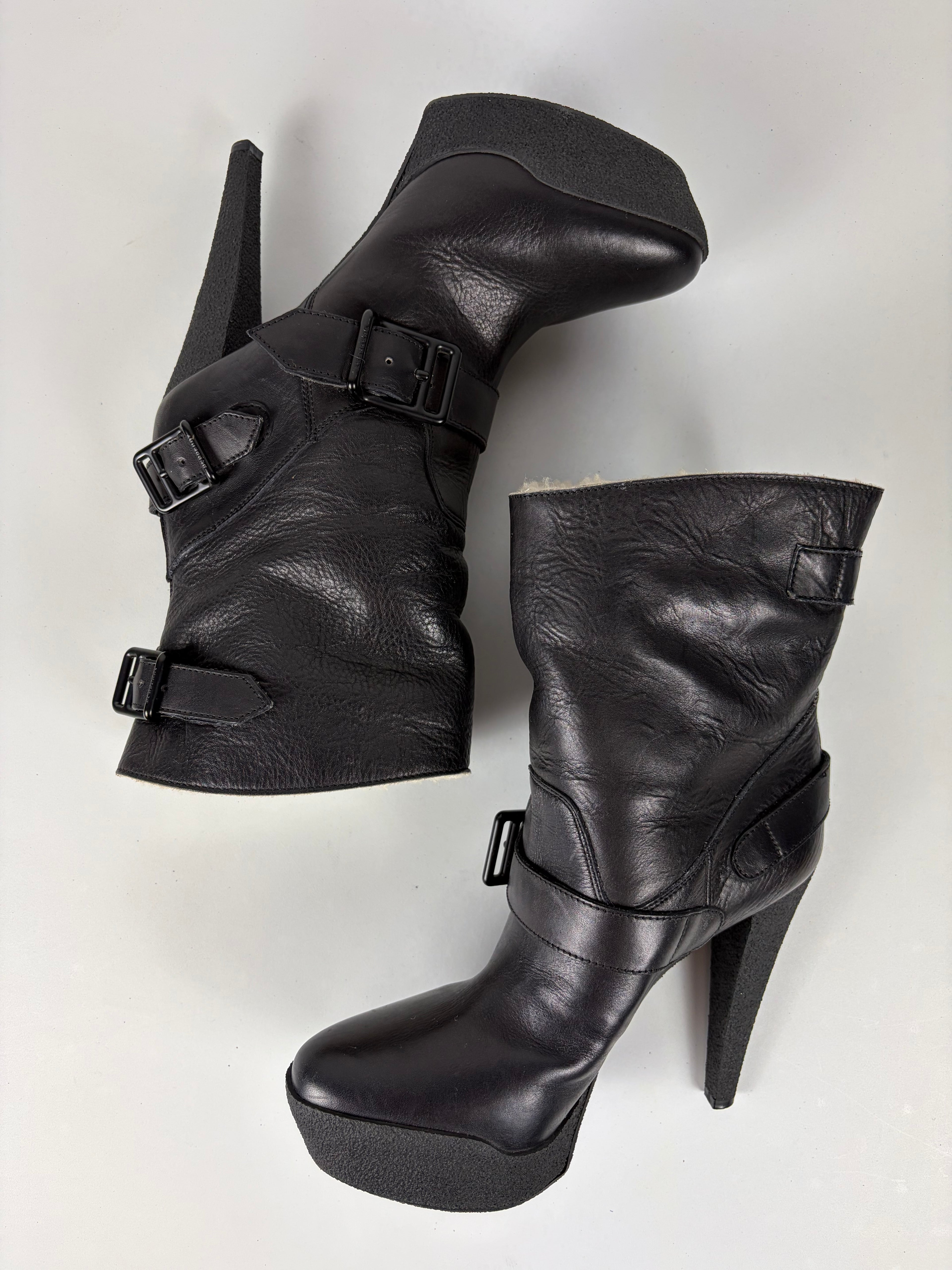 Burberry aviator fur boots - size 41 - black