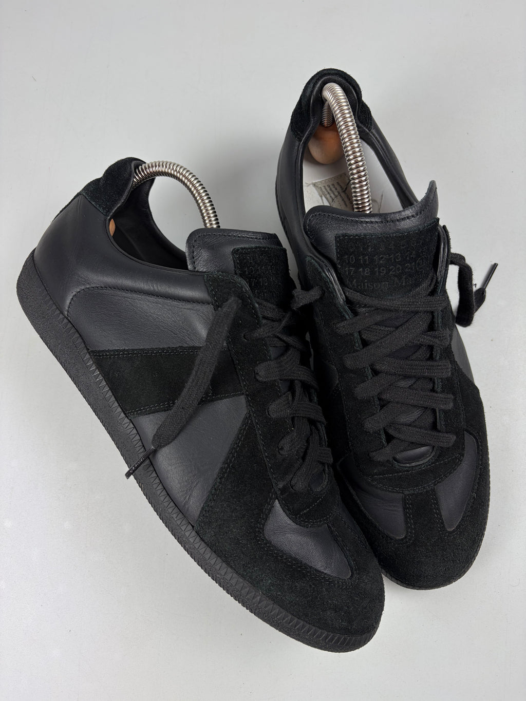 Maison Margiela Replica Black low gats - eu 43.5 / us 10.5 / uk 9.5 - black