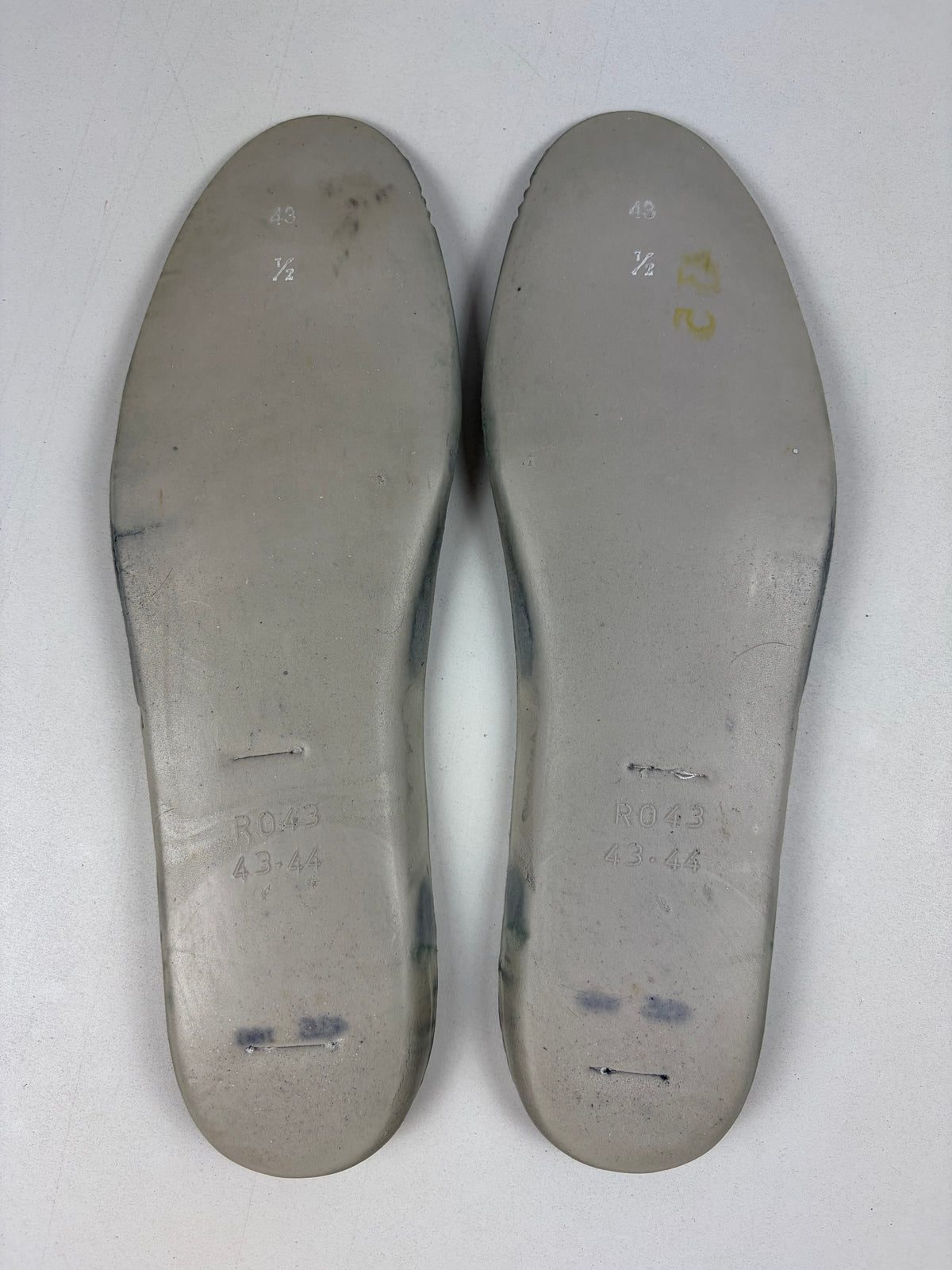 Maison Margiela Replica Black low gats - eu 43.5 / us 10.5 / uk 9.5 - black