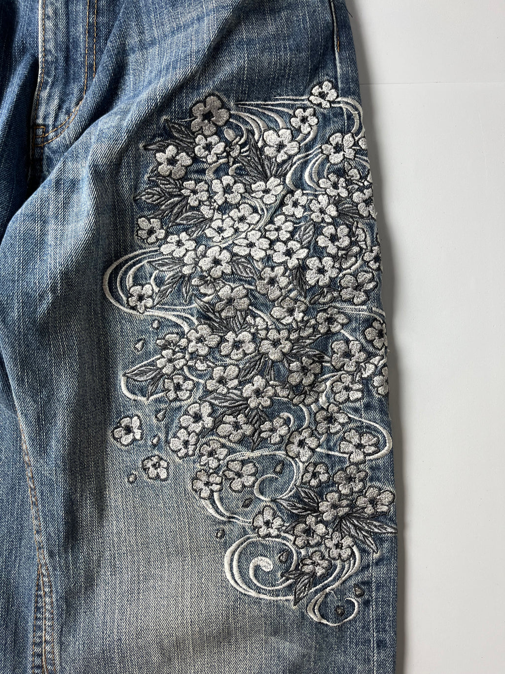 Japanese Embroidered jeans (w32)