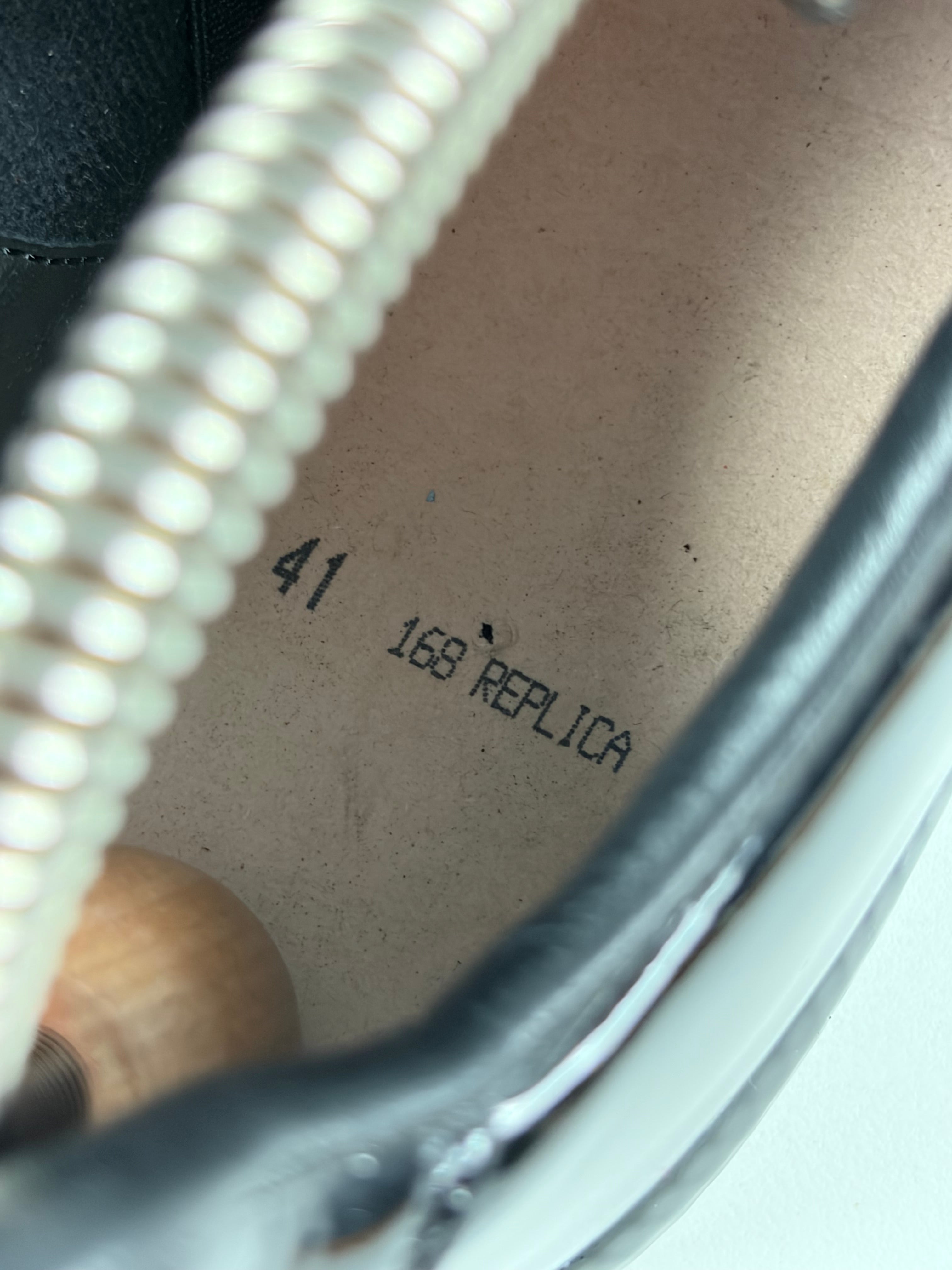 Maison Margiela patent leather low gats - eu 41 / us 8 - black
