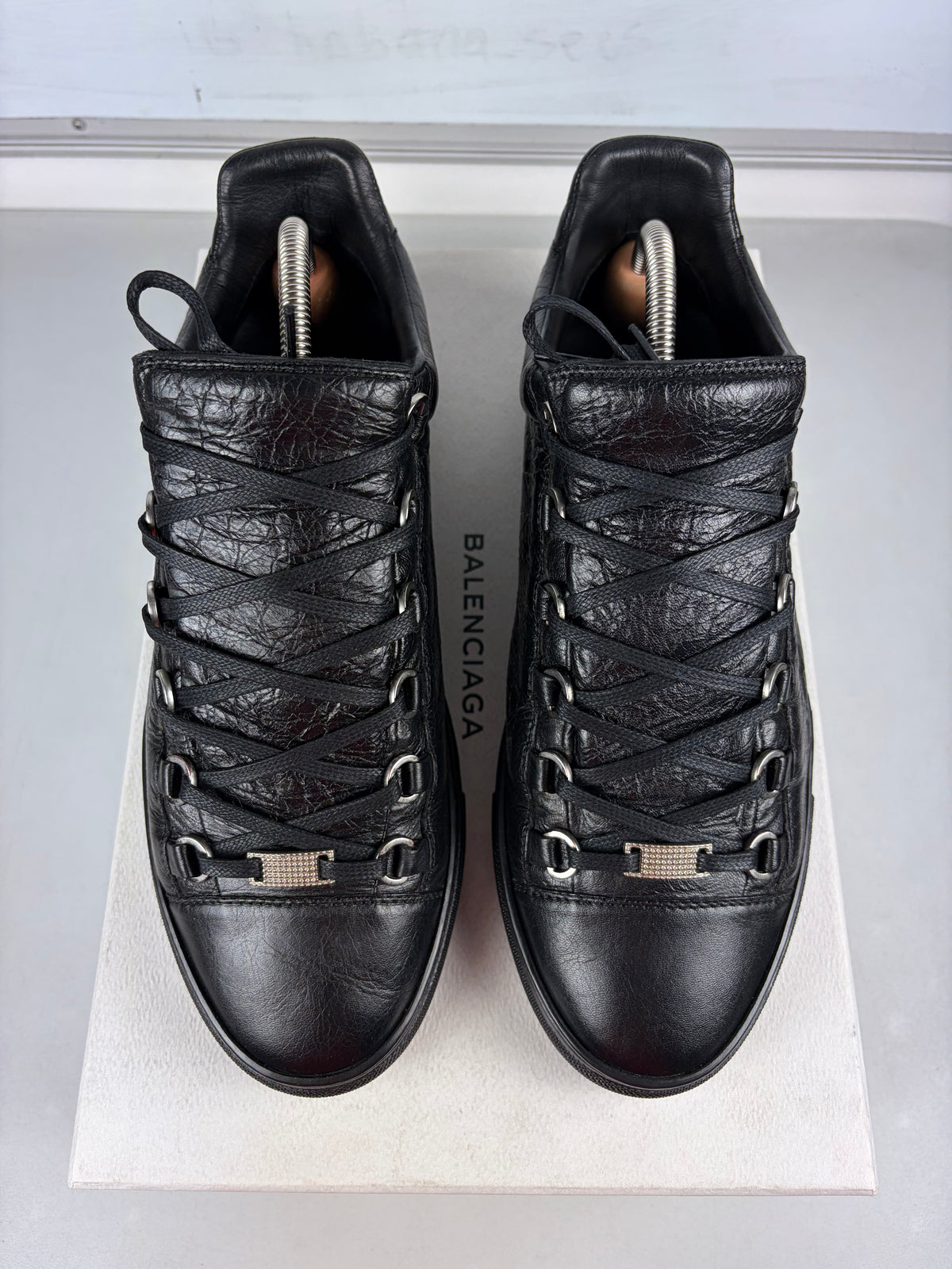 Balenciaga arena low - eu 41 / us 8 / uk 7 - black