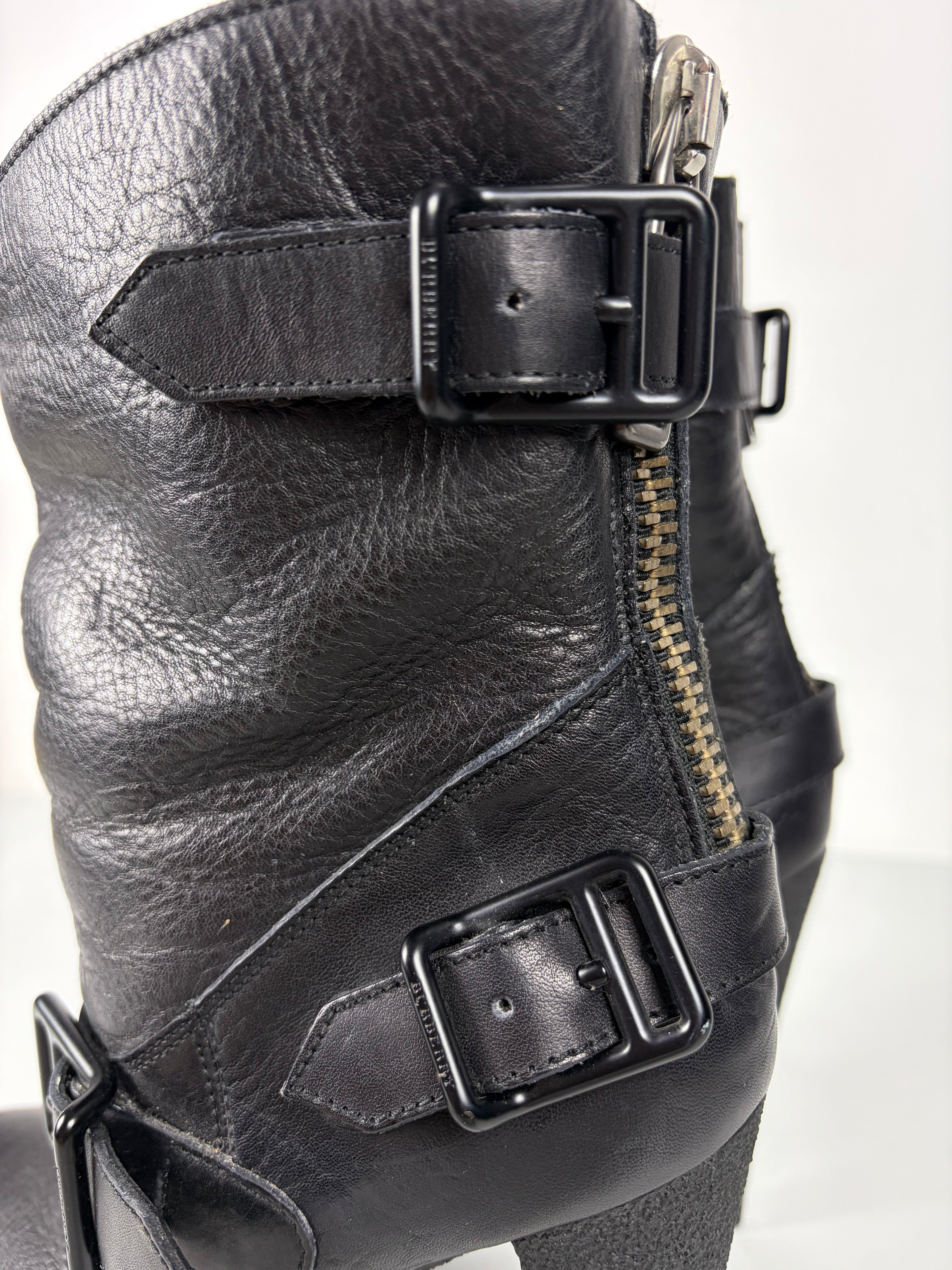 Burberry aviator fur boots - size 41 - black
