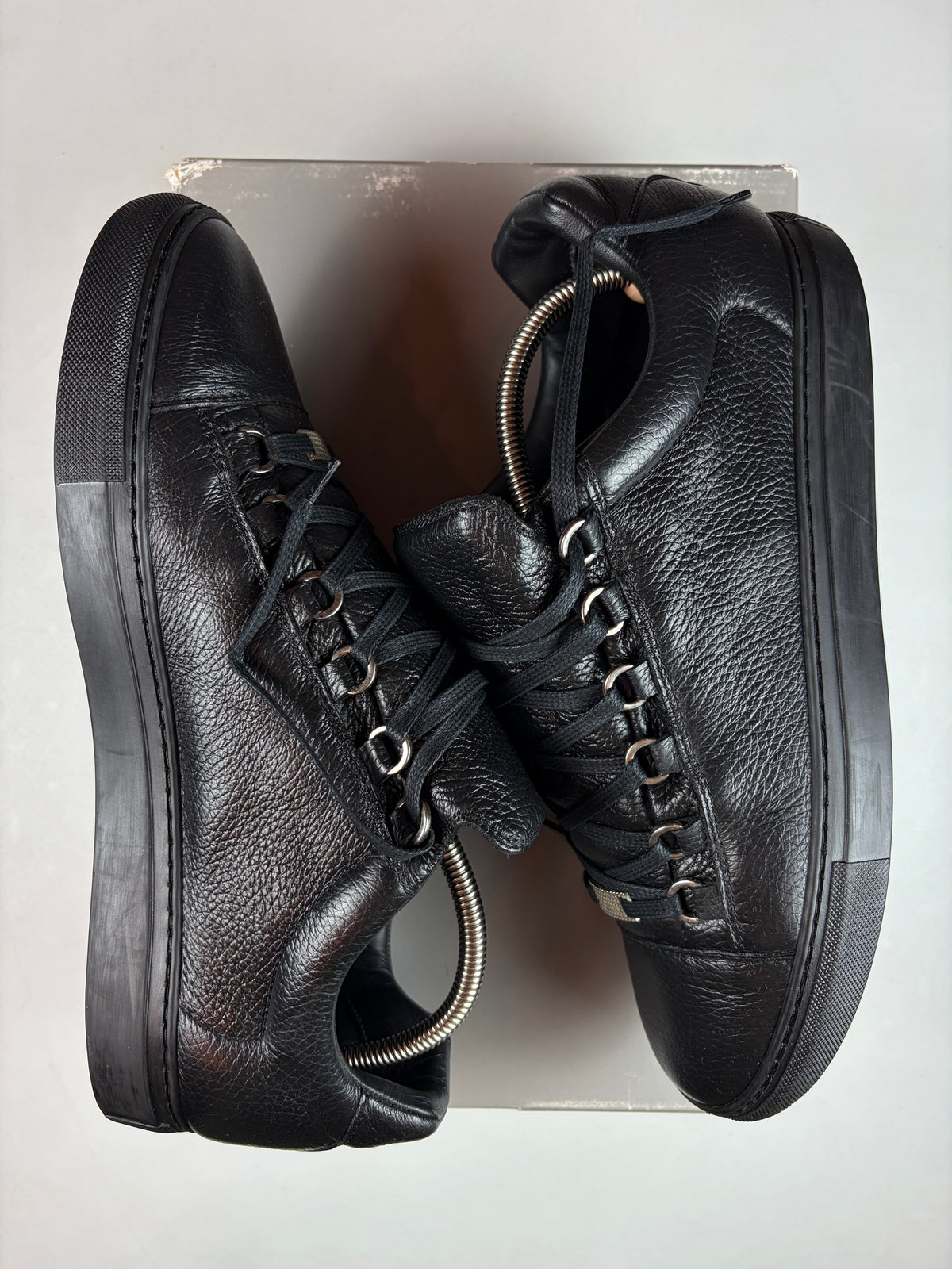 Balenciaga arena low grained leather - eu 43 / us 10 / uk 9 - black