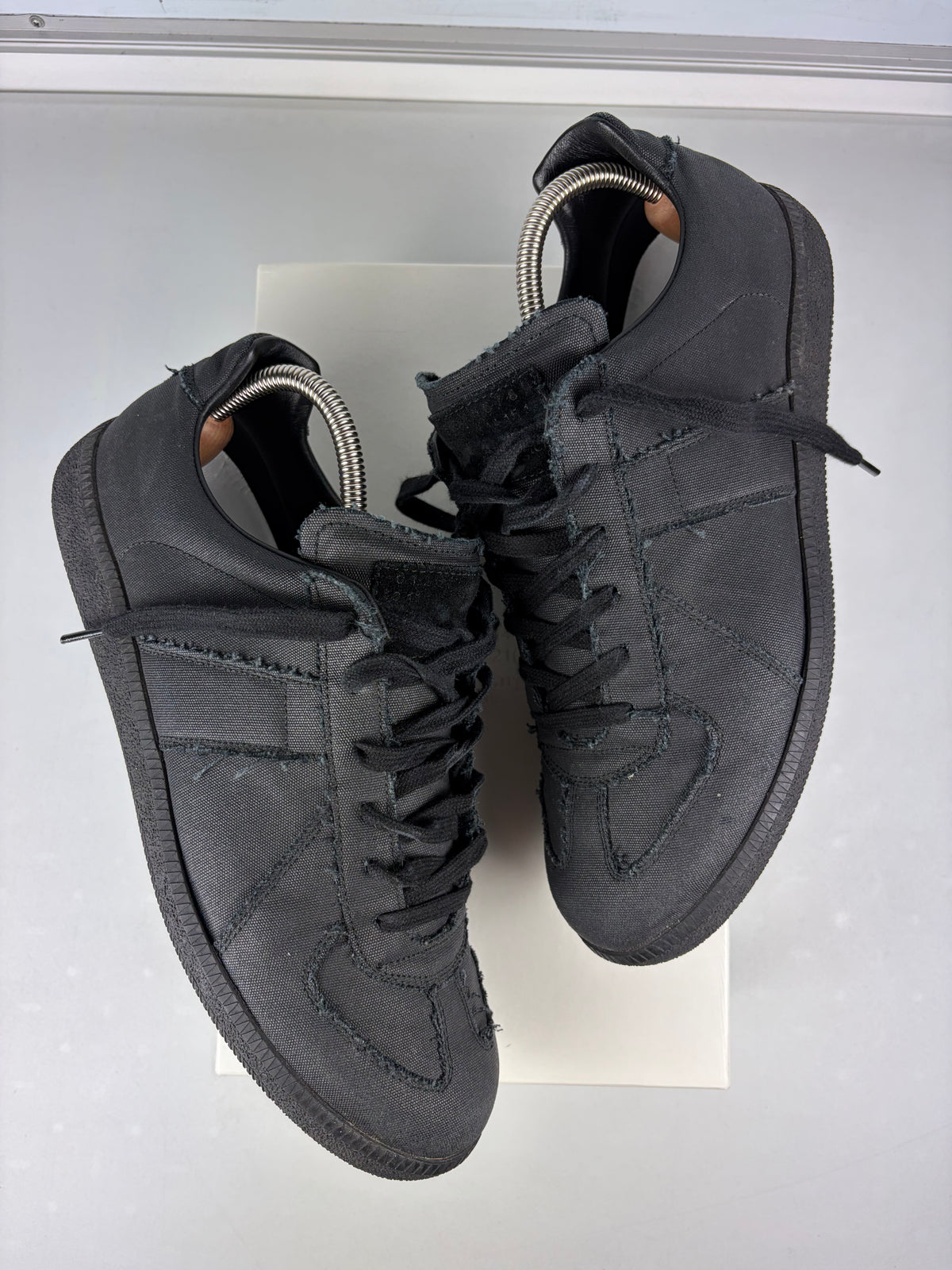 Maison Margiela Replica Distressed Coated-Canvas gats - eu44/us11/uk10.5