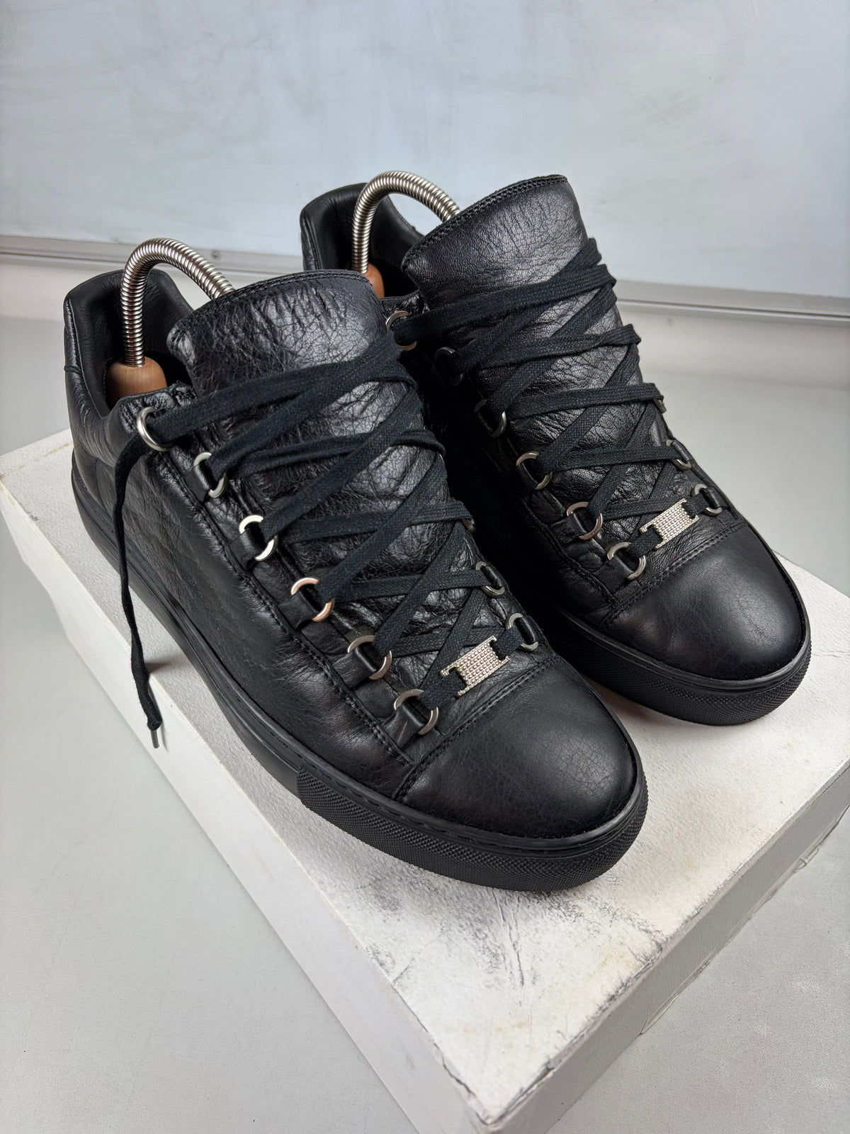 Balenciaga arena low - eu 41 / us 8 / uk 7.5 - black