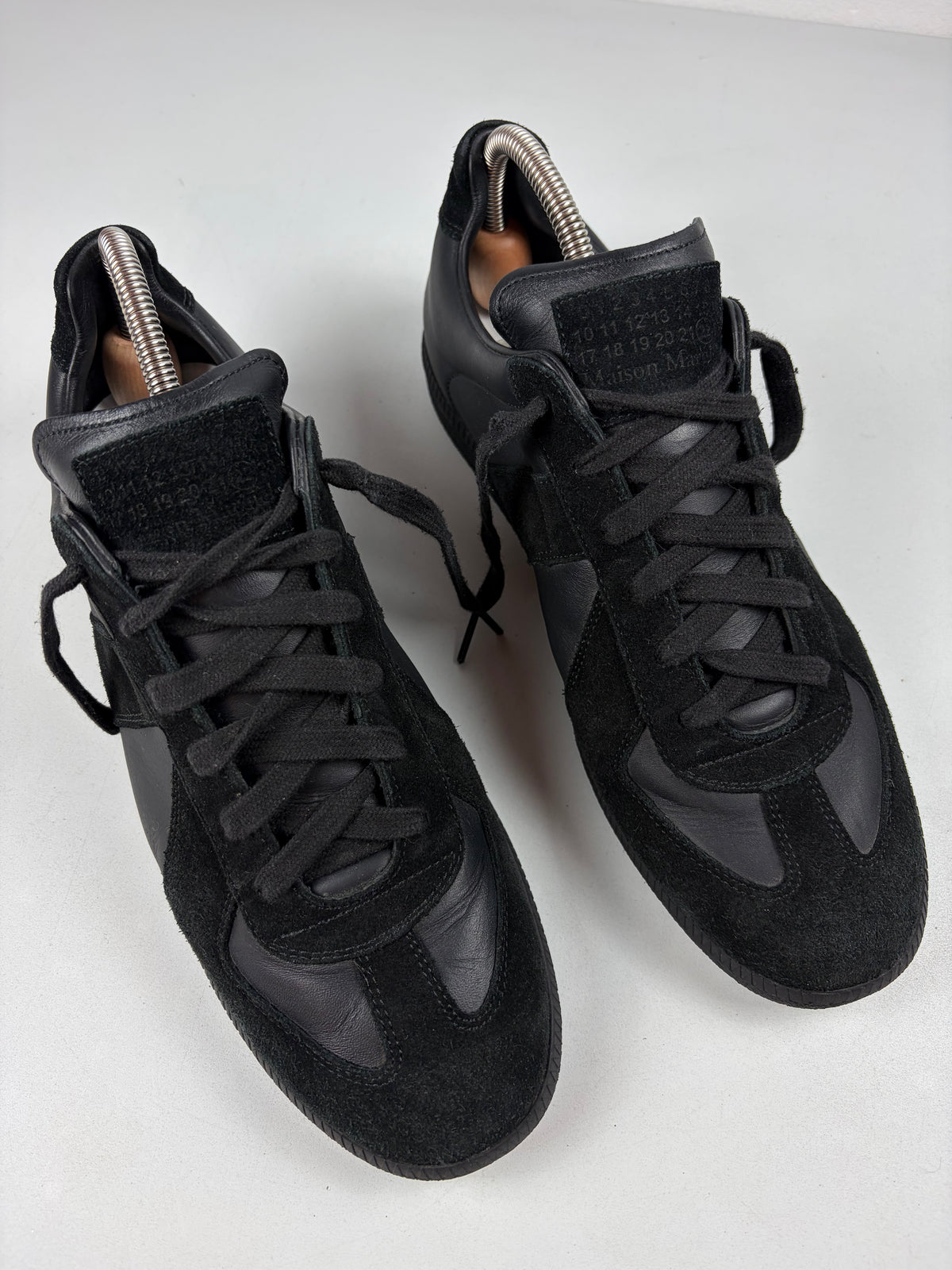 Maison Margiela Replica Black low gats - eu 43.5 / us 10.5 / uk 9.5 - black