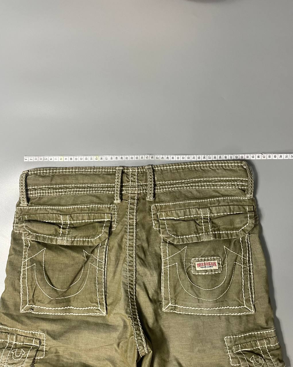 TRUE RELIGION CARGO SHORTS (33)