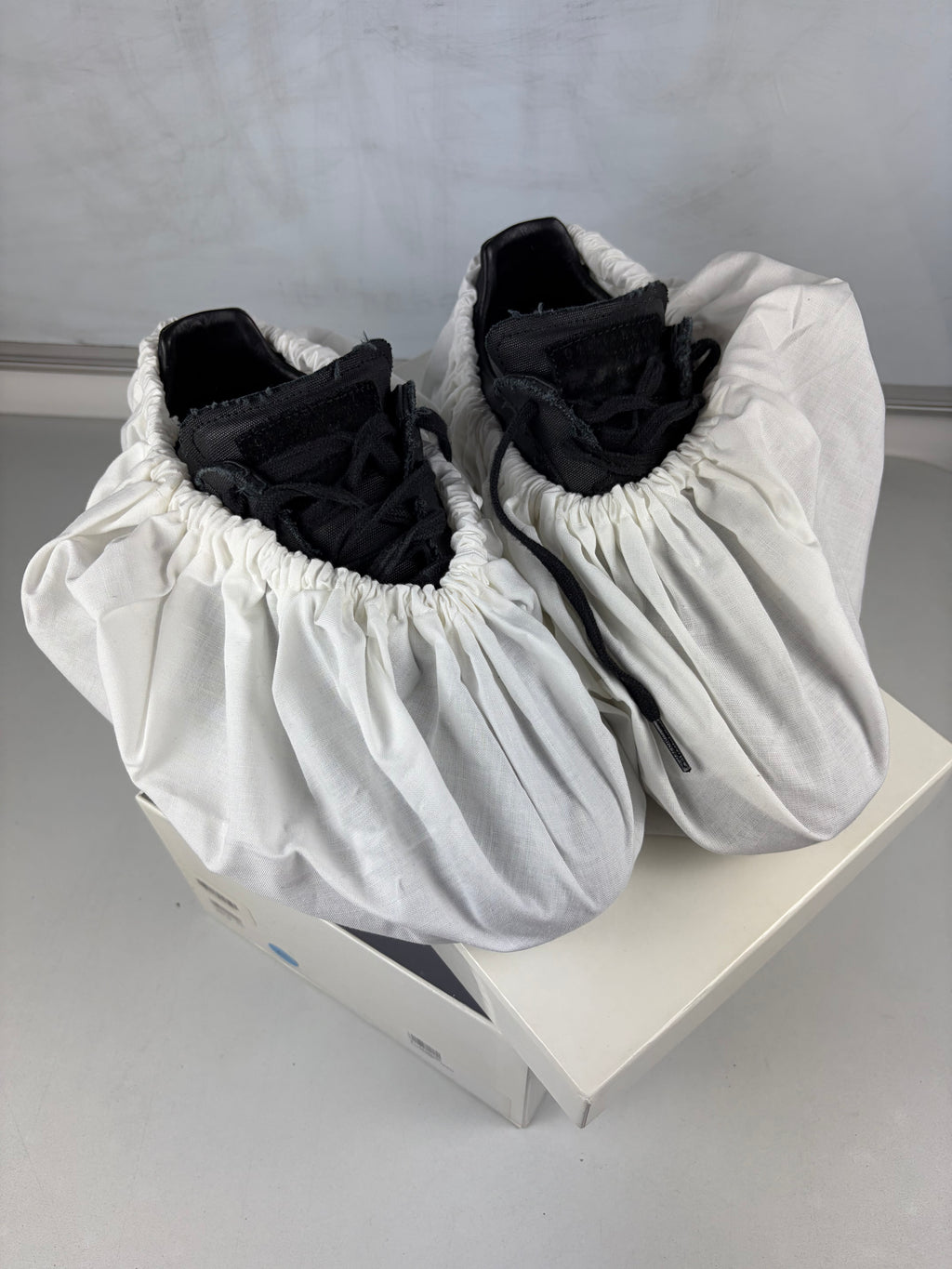 Maison Margiela Replica Distressed Coated-Canvas gats - eu44/us11/uk10.5