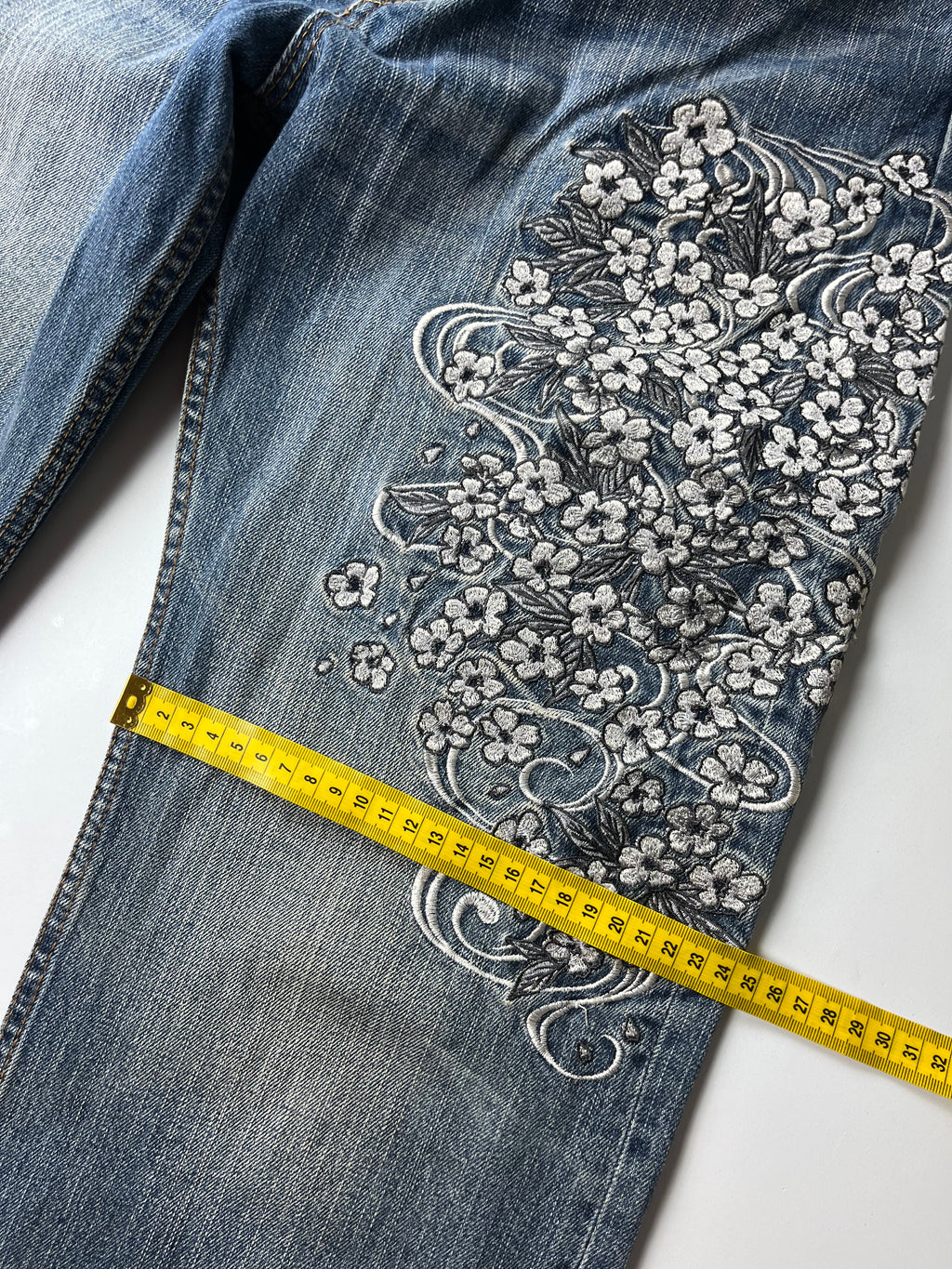 Japanese Embroidered jeans (w32)