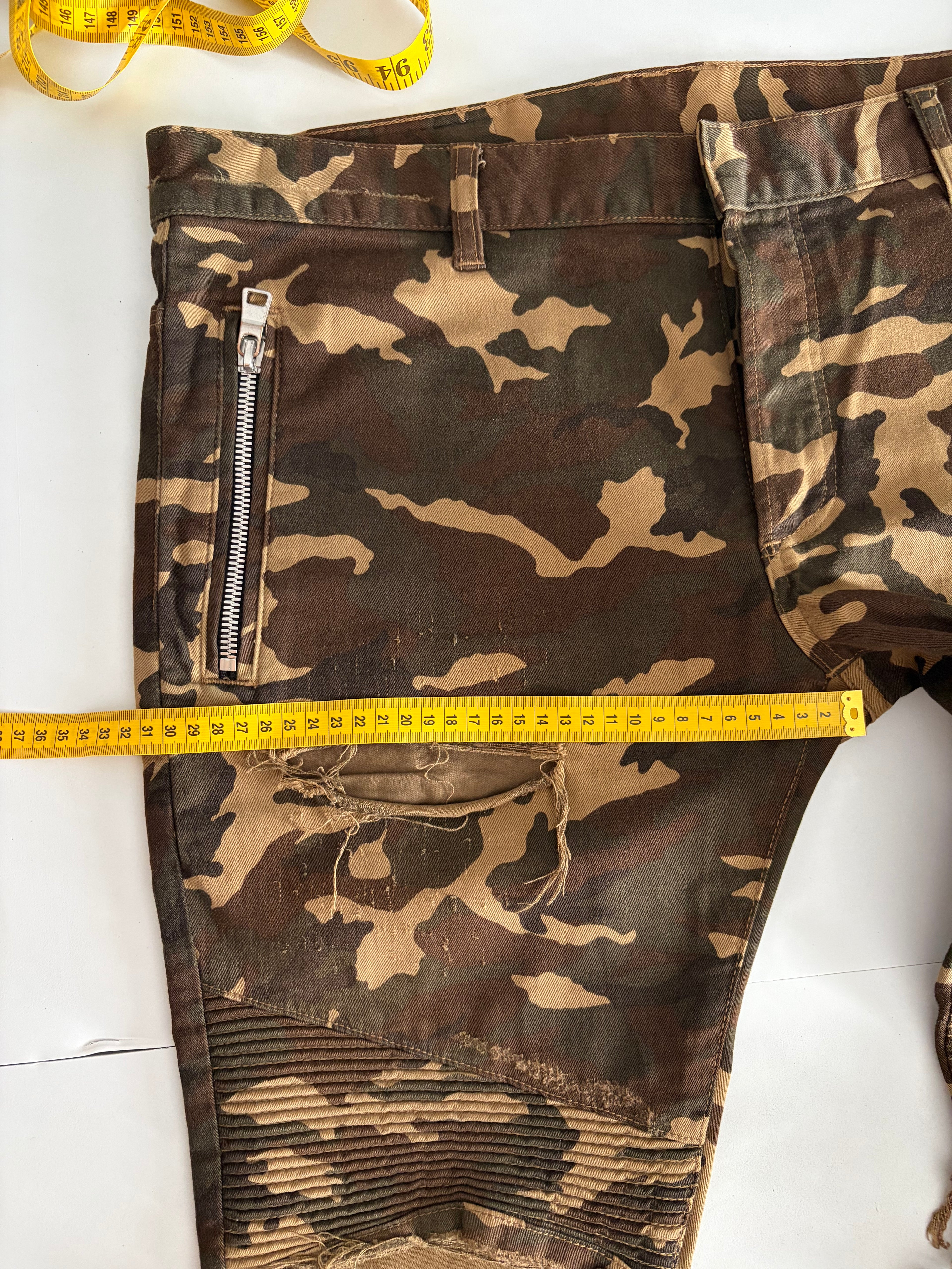 BALMAIN distressed camo biker denim - 34
