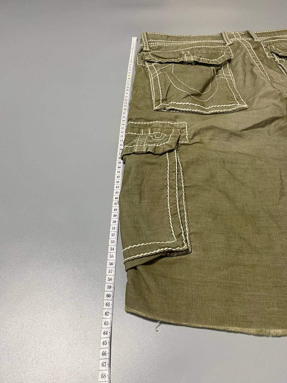 TRUE RELIGION CARGO SHORTS (33)