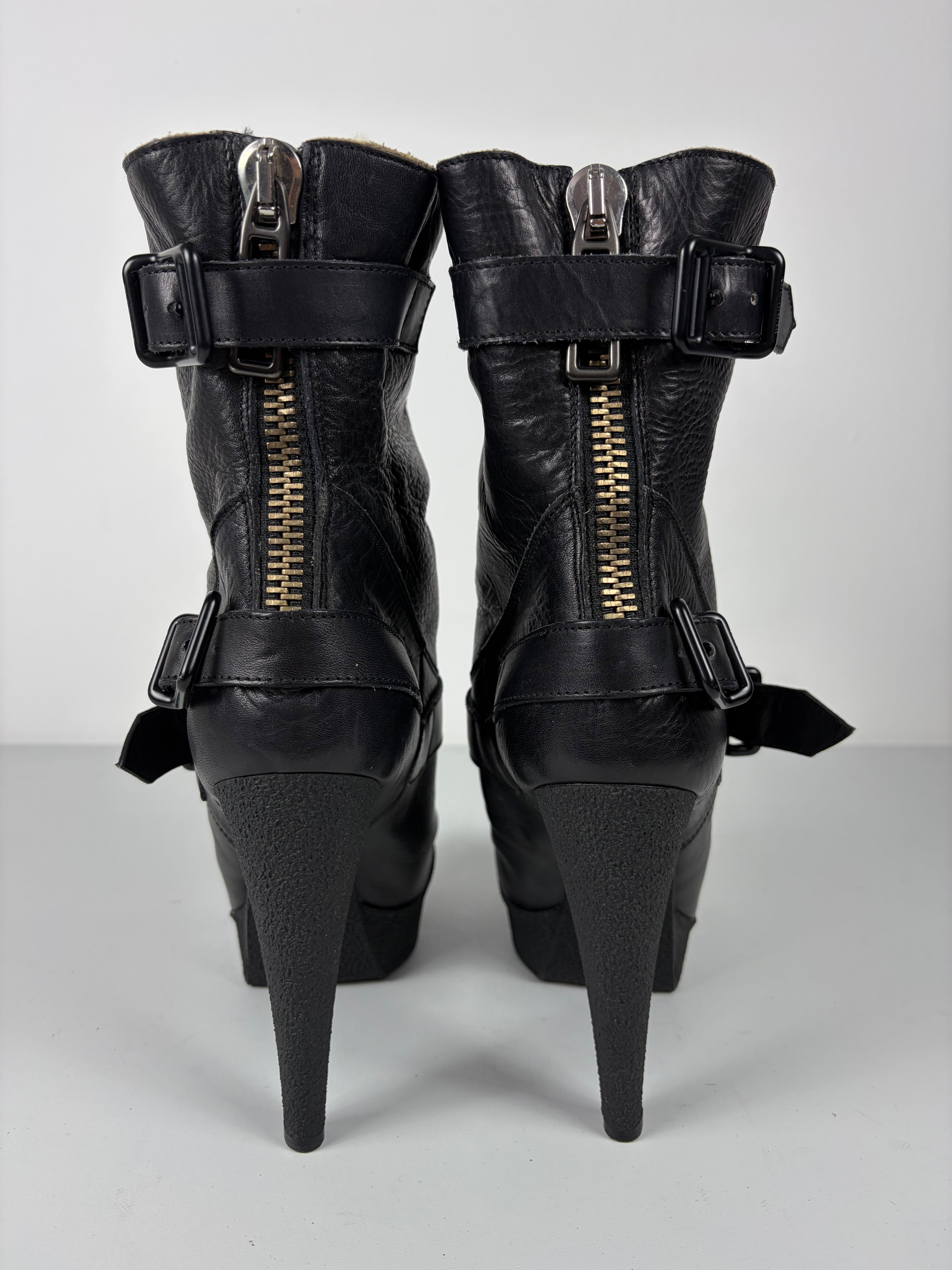 Burberry aviator fur boots - size 41 - black