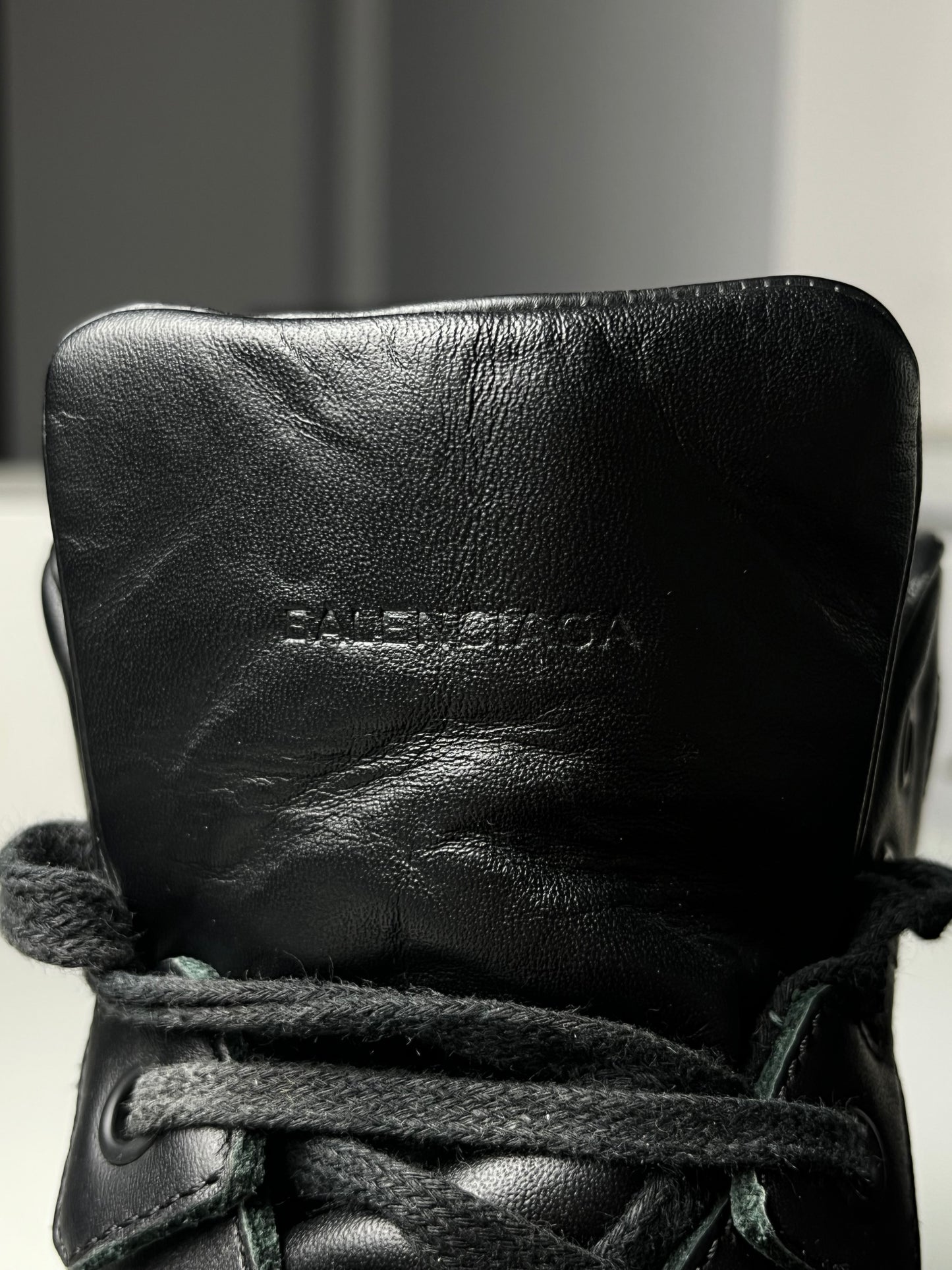 Balenciaga high top leather sneakers - EU 42 - black