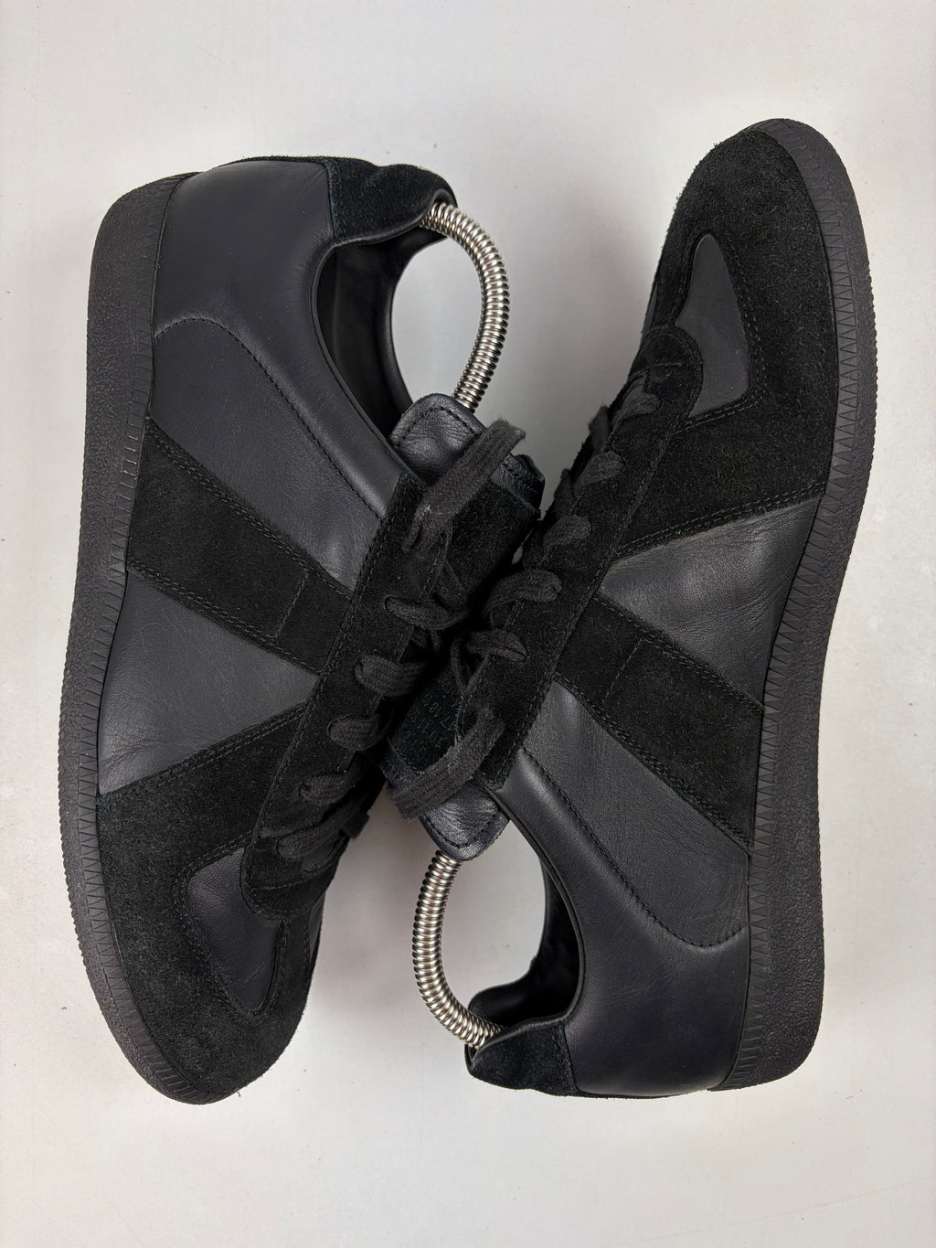 Maison Margiela Replica Black low gats - eu 43.5 / us 10.5 / uk 9.5 - black
