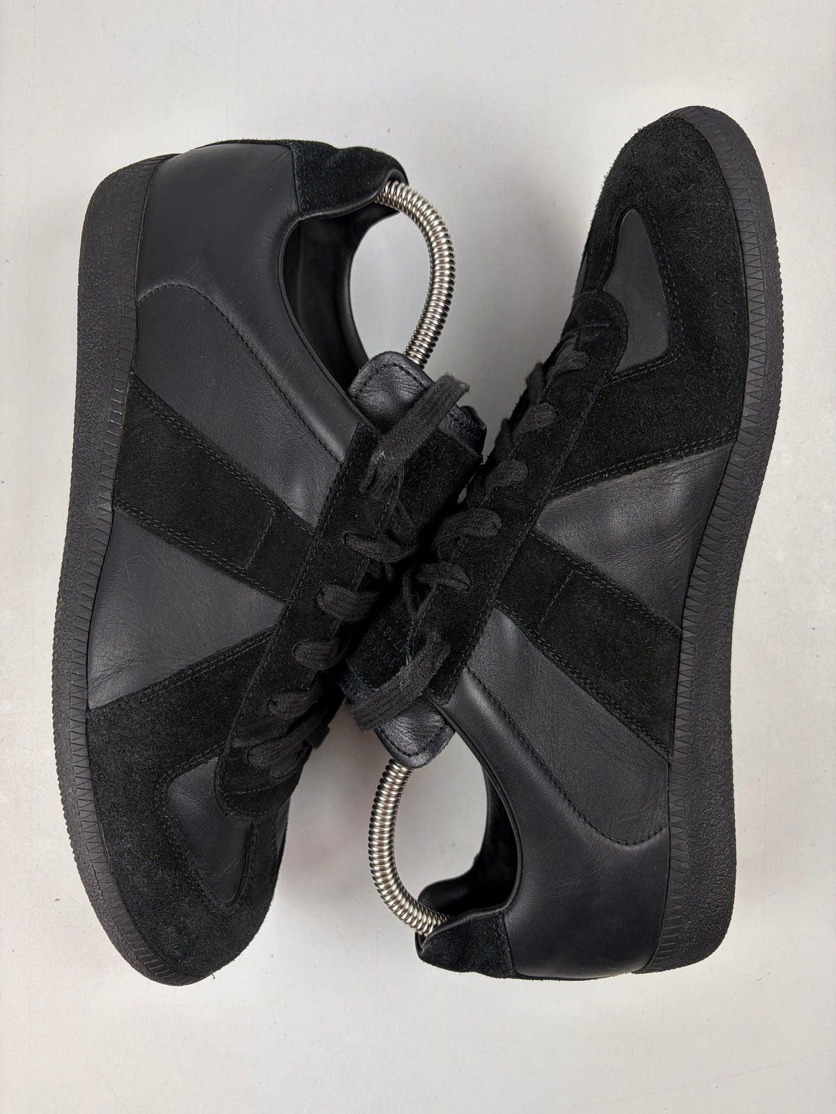 Maison Margiela Replica Black low gats - eu 43.5 / us 10.5 / uk 9.5 - black