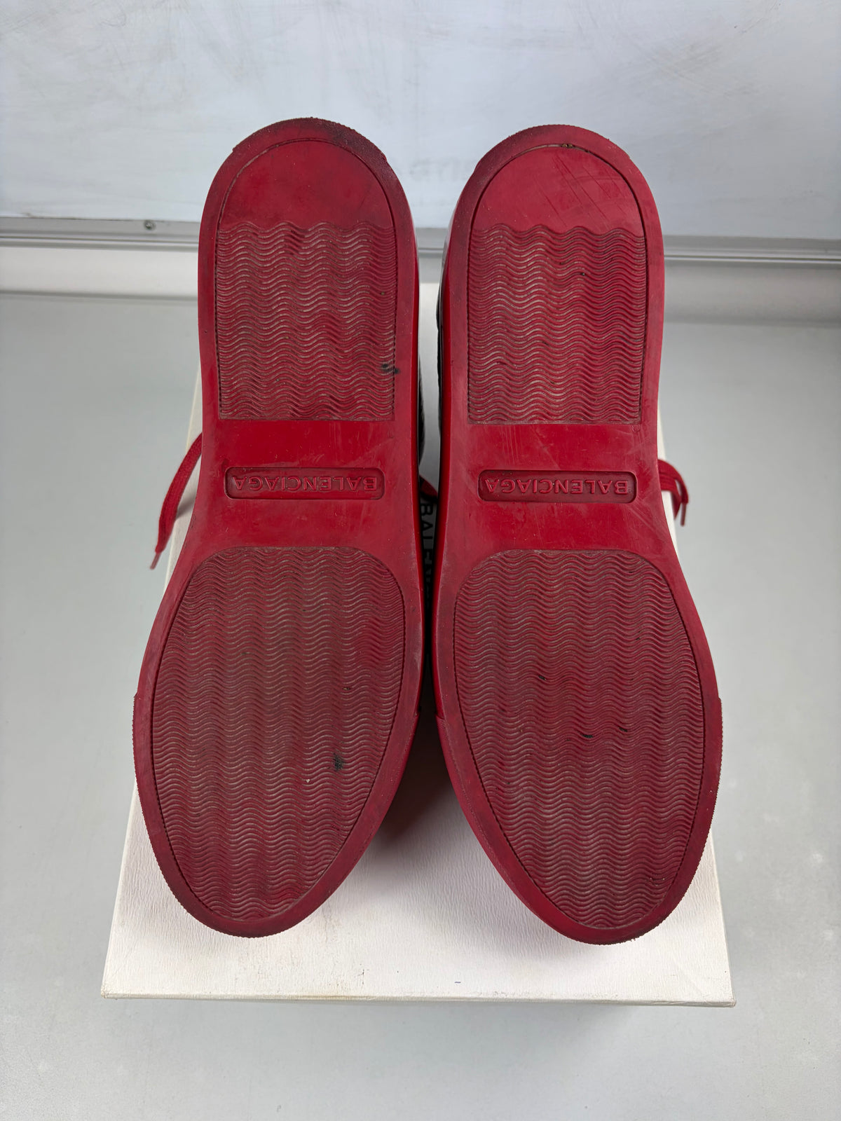 Balenciaga arena low - eu 42 / us 9 / uk 8 - red