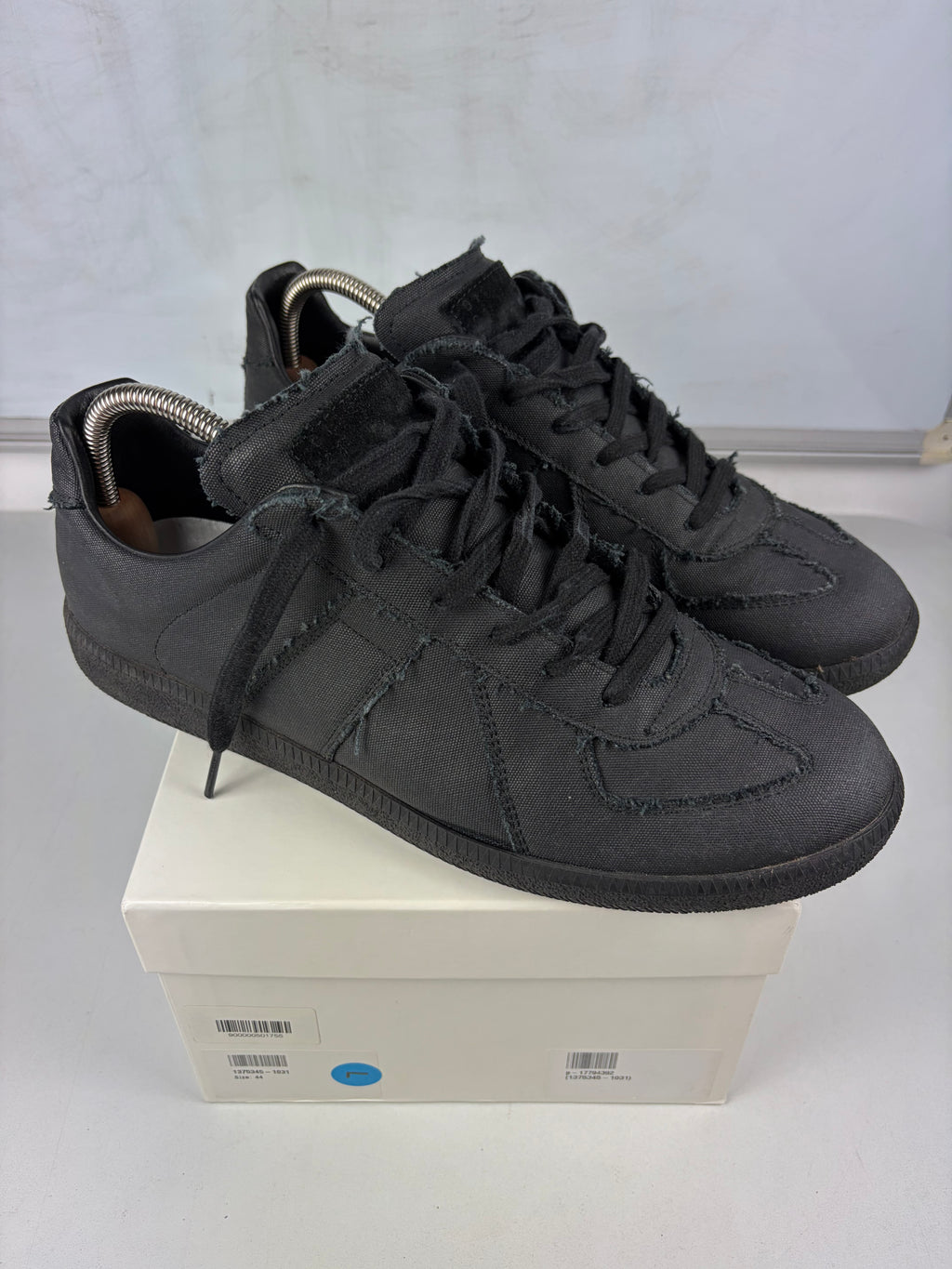 Maison Margiela Replica Distressed Coated-Canvas gats - eu44/us11/uk10.5