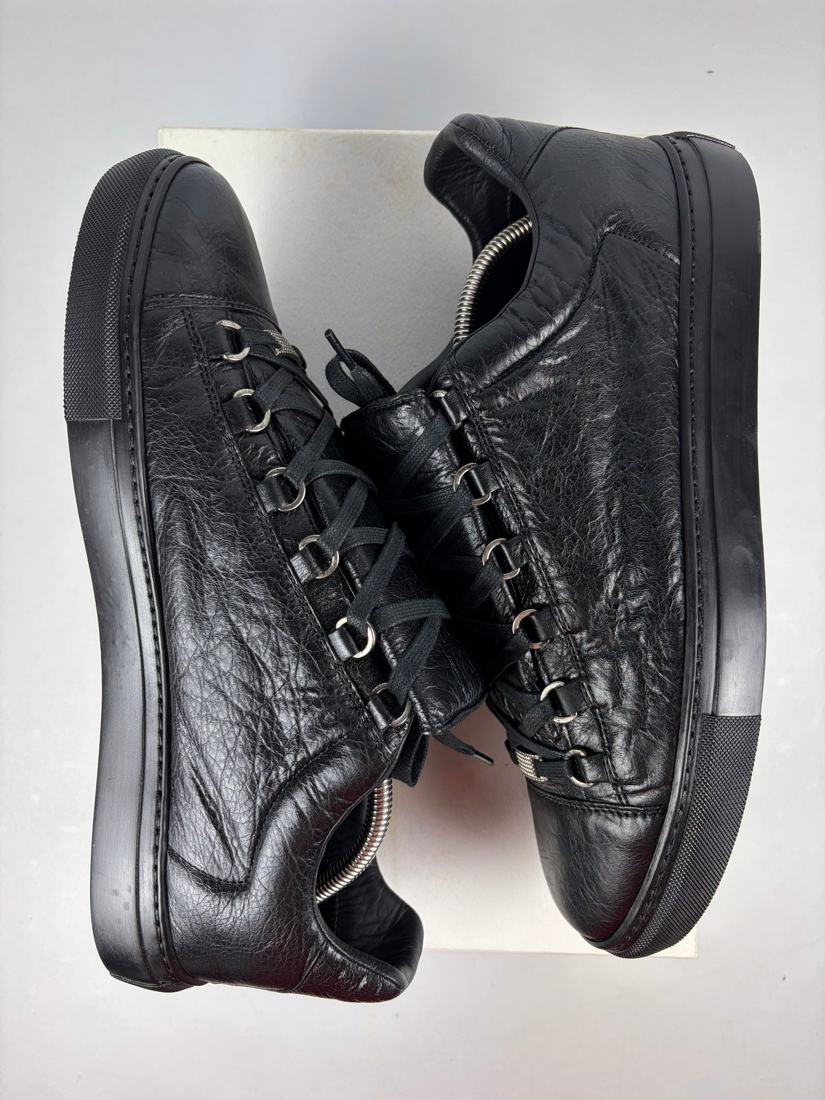 Balenciaga arena low grained leather - eu 44 / us 11 / uk 10 - black