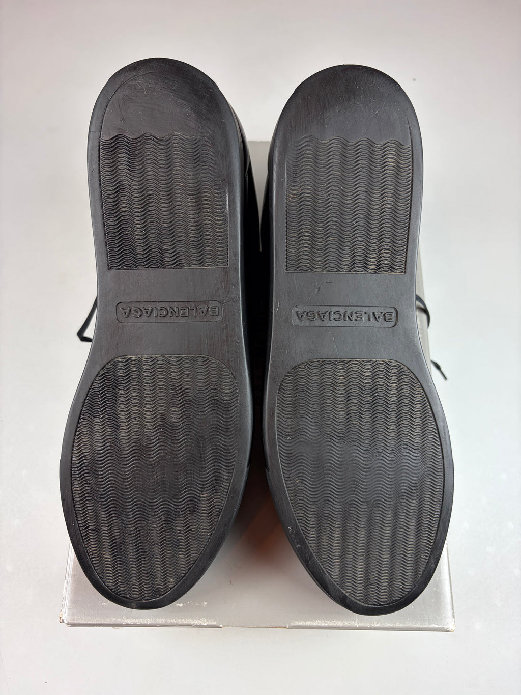 Balenciaga arena low grained leather - eu 43 / us 10 / uk 9 - black