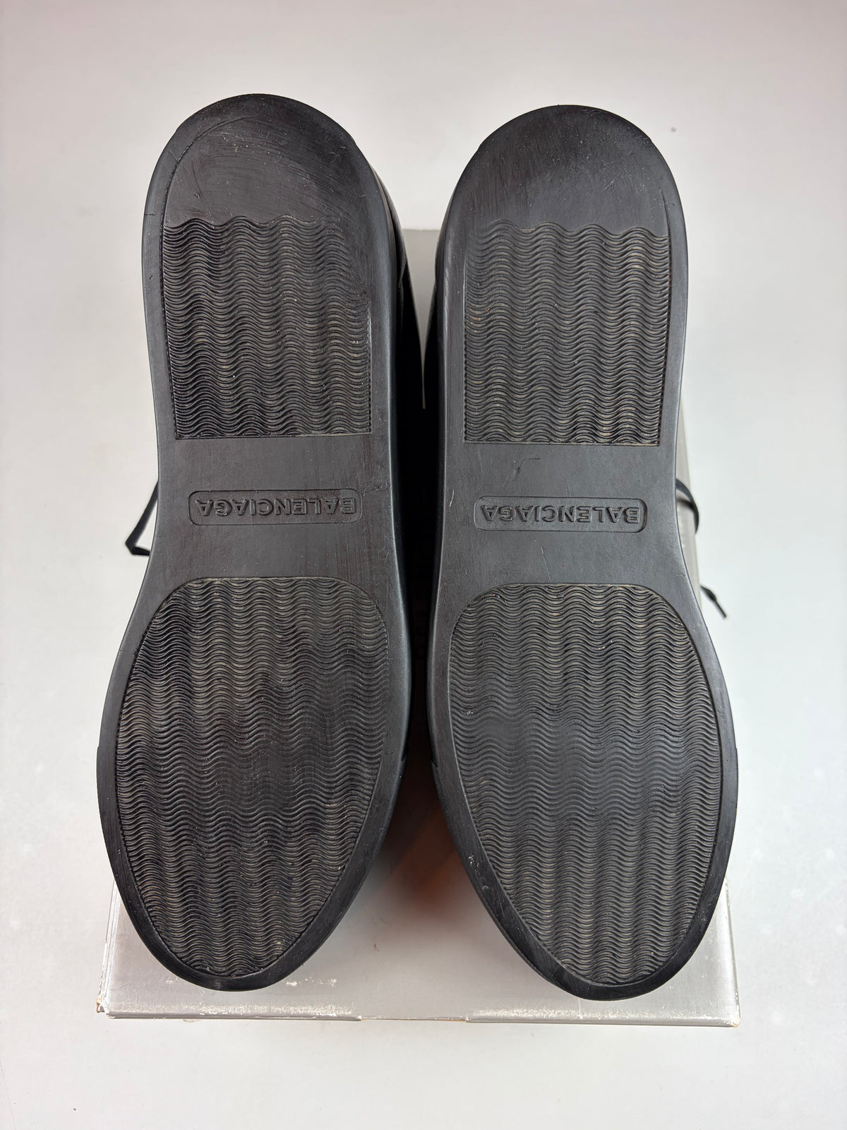 Balenciaga arena low grained leather - eu 43 / us 10 / uk 9 - black