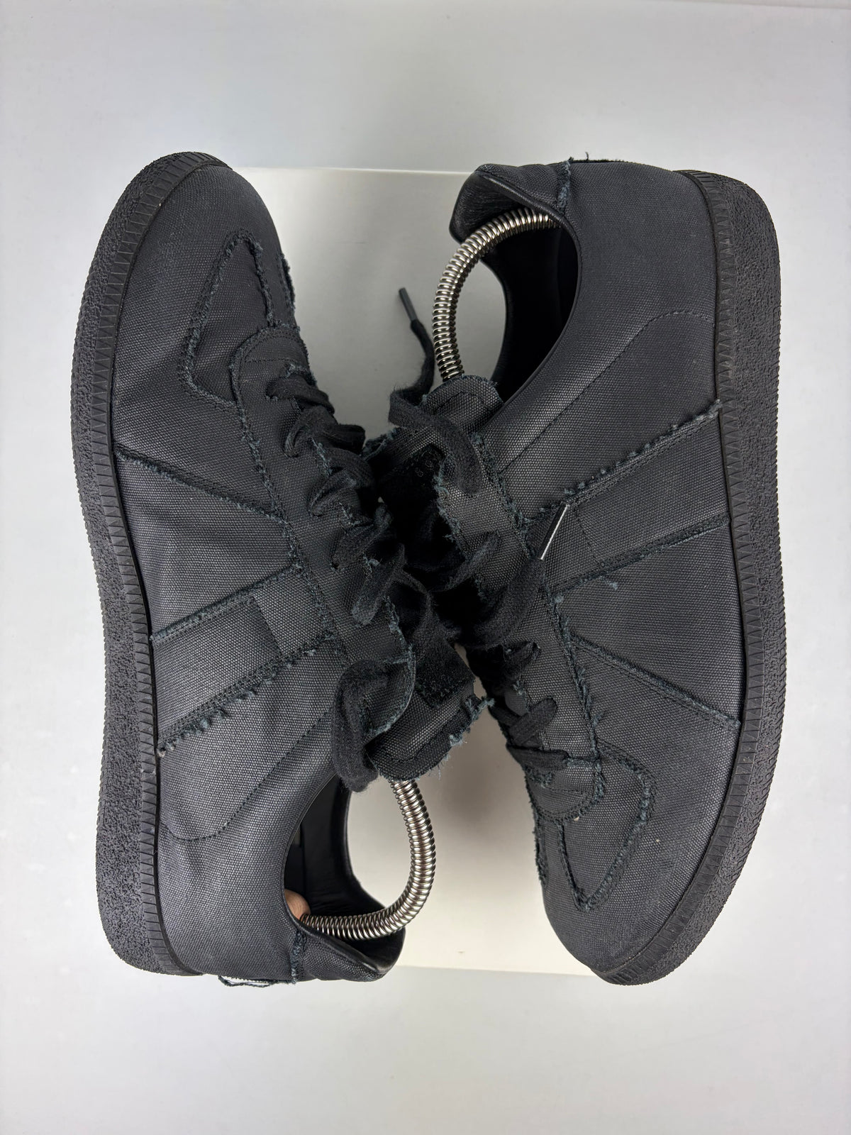 Maison Margiela Replica Distressed Coated-Canvas gats - eu44/us11/uk10.5