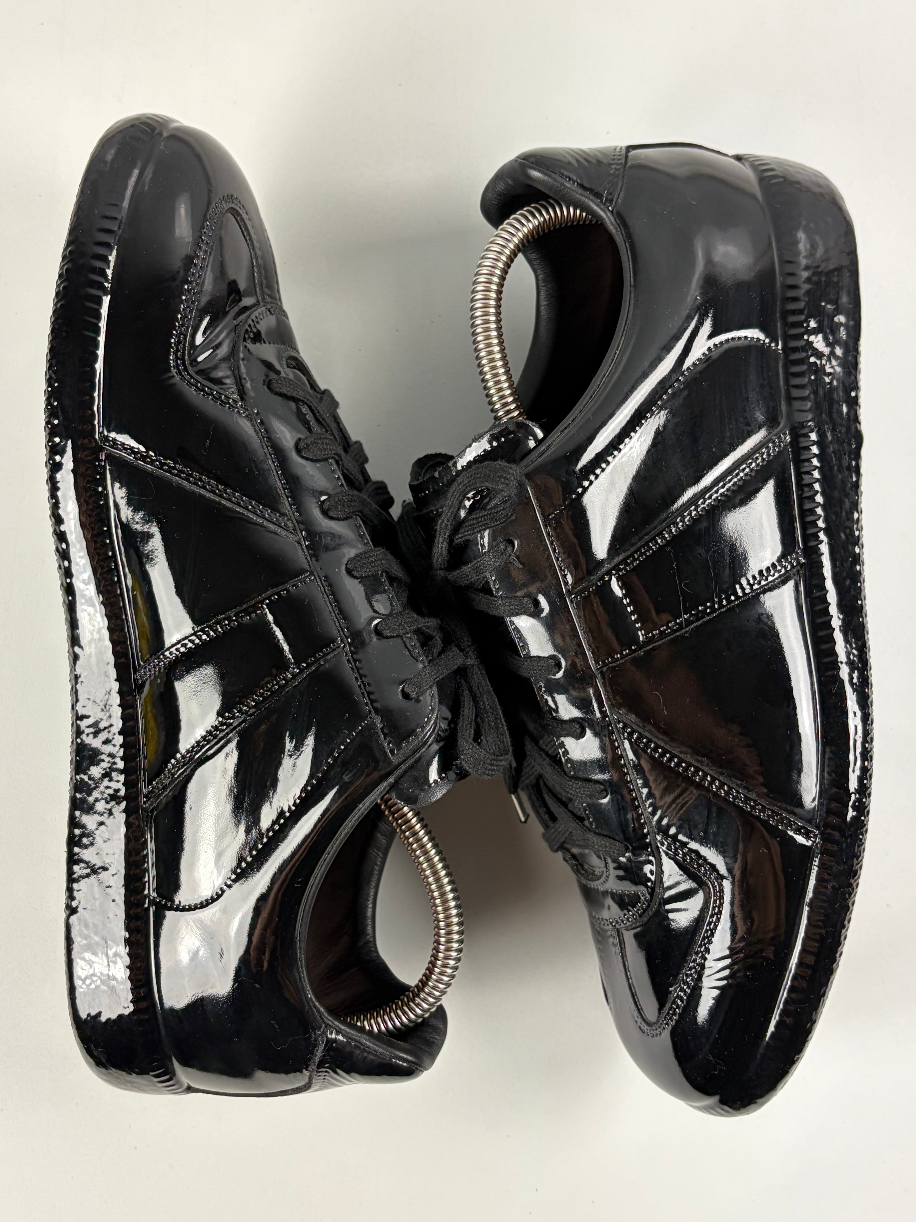 Maison Margiela patent leather low gats - eu 41 / us 8 - black