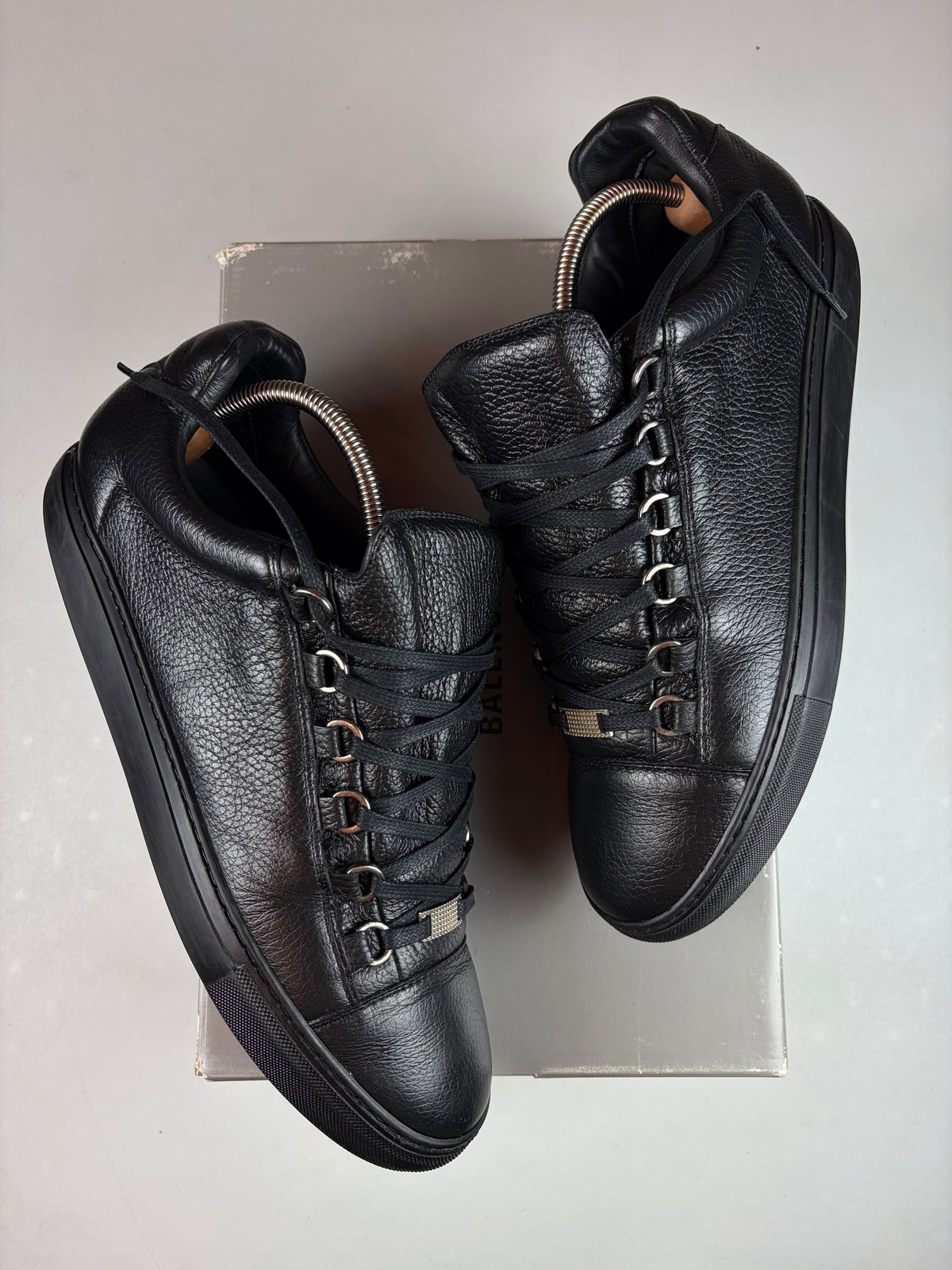 Balenciaga arena low grained leather - eu 43 / us 10 / uk 9 - black
