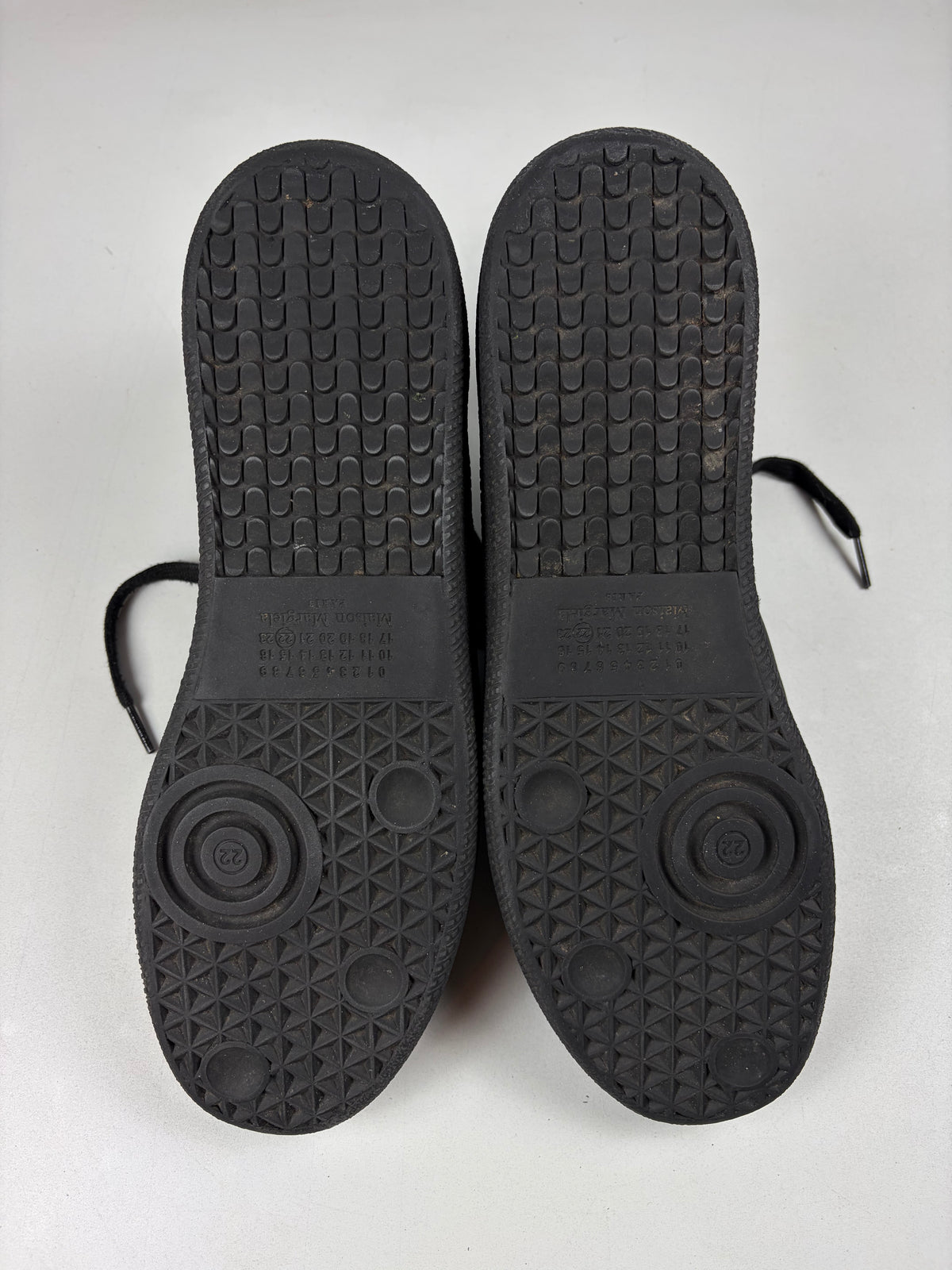 Maison Margiela Replica Black low gats - eu 43.5 / us 10.5 / uk 9.5 - black