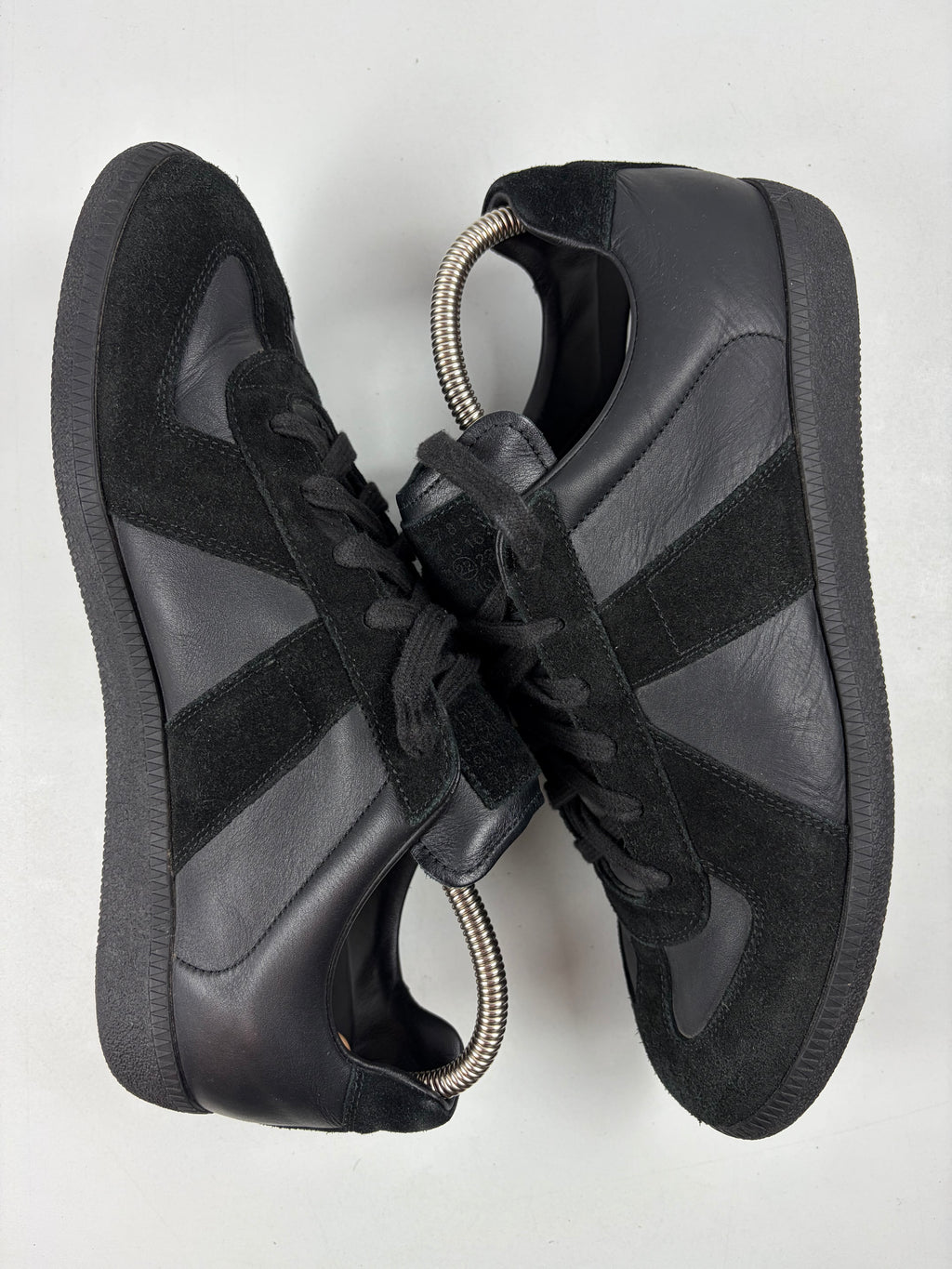 Maison Margiela Replica Black low gats - eu 43.5 / us 10.5 / uk 9.5 - black