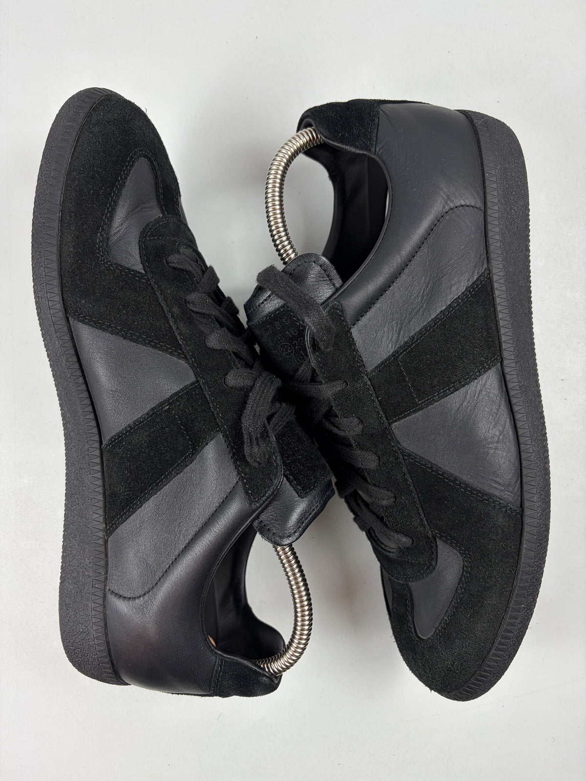 Maison Margiela Replica Black low gats - eu 43.5 / us 10.5 / uk 9.5 - black