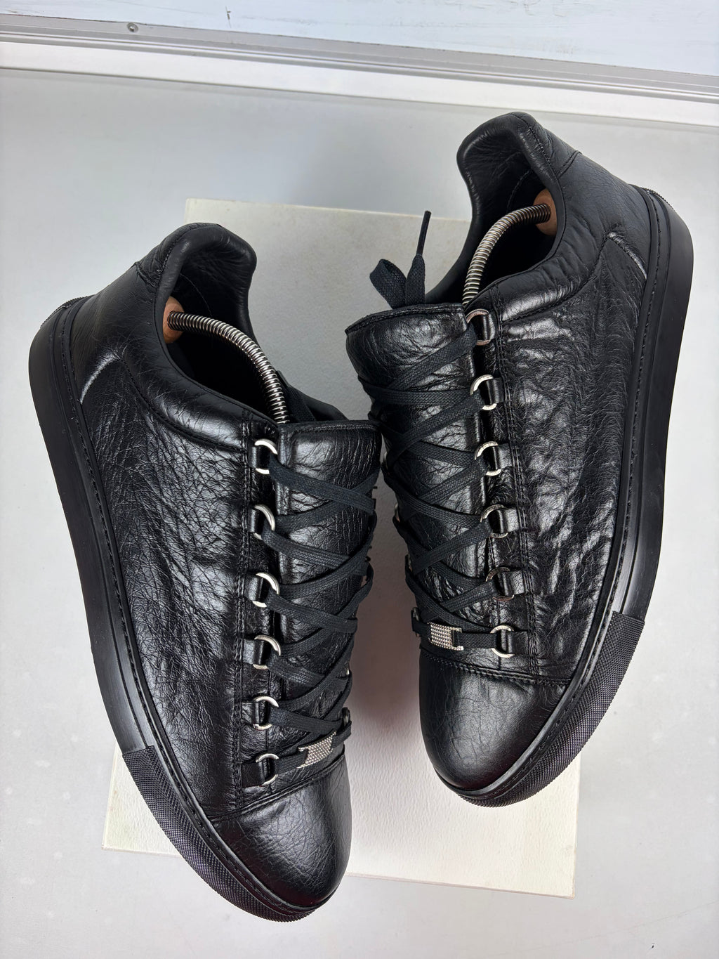 Balenciaga arena low grained leather - eu 44 / us 11 / uk 10 - black